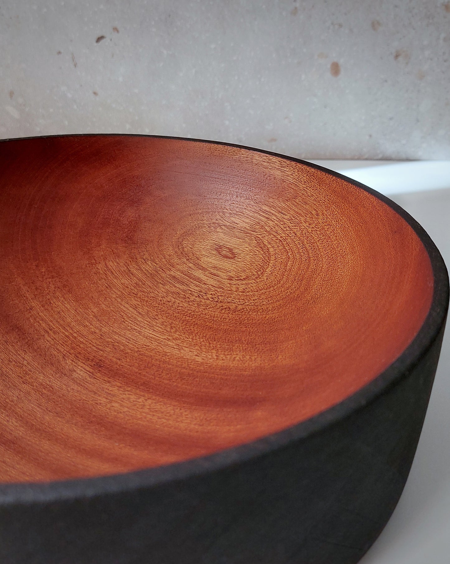 A21 Sapeli wood centerpiece