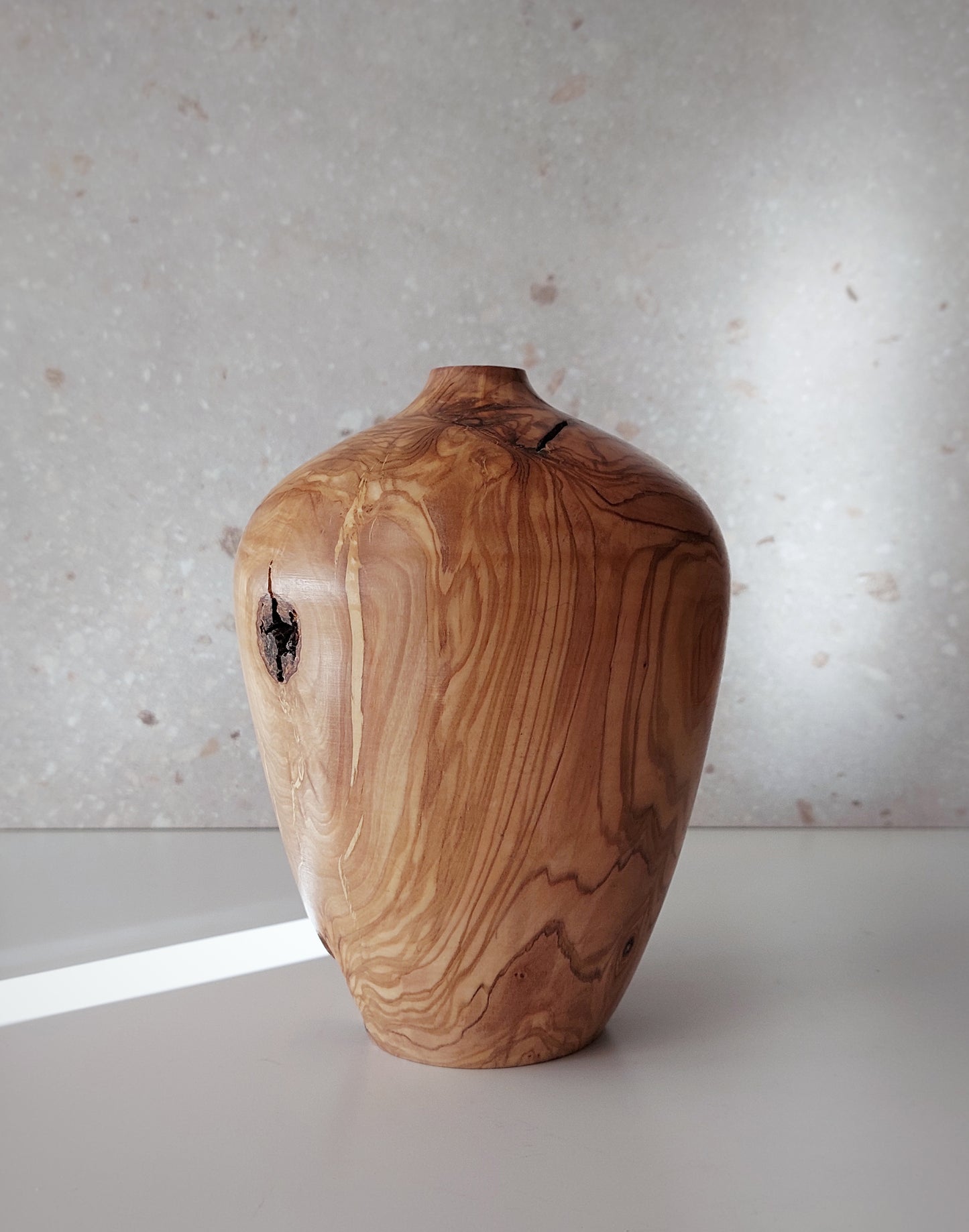 B21 Olive wood vase