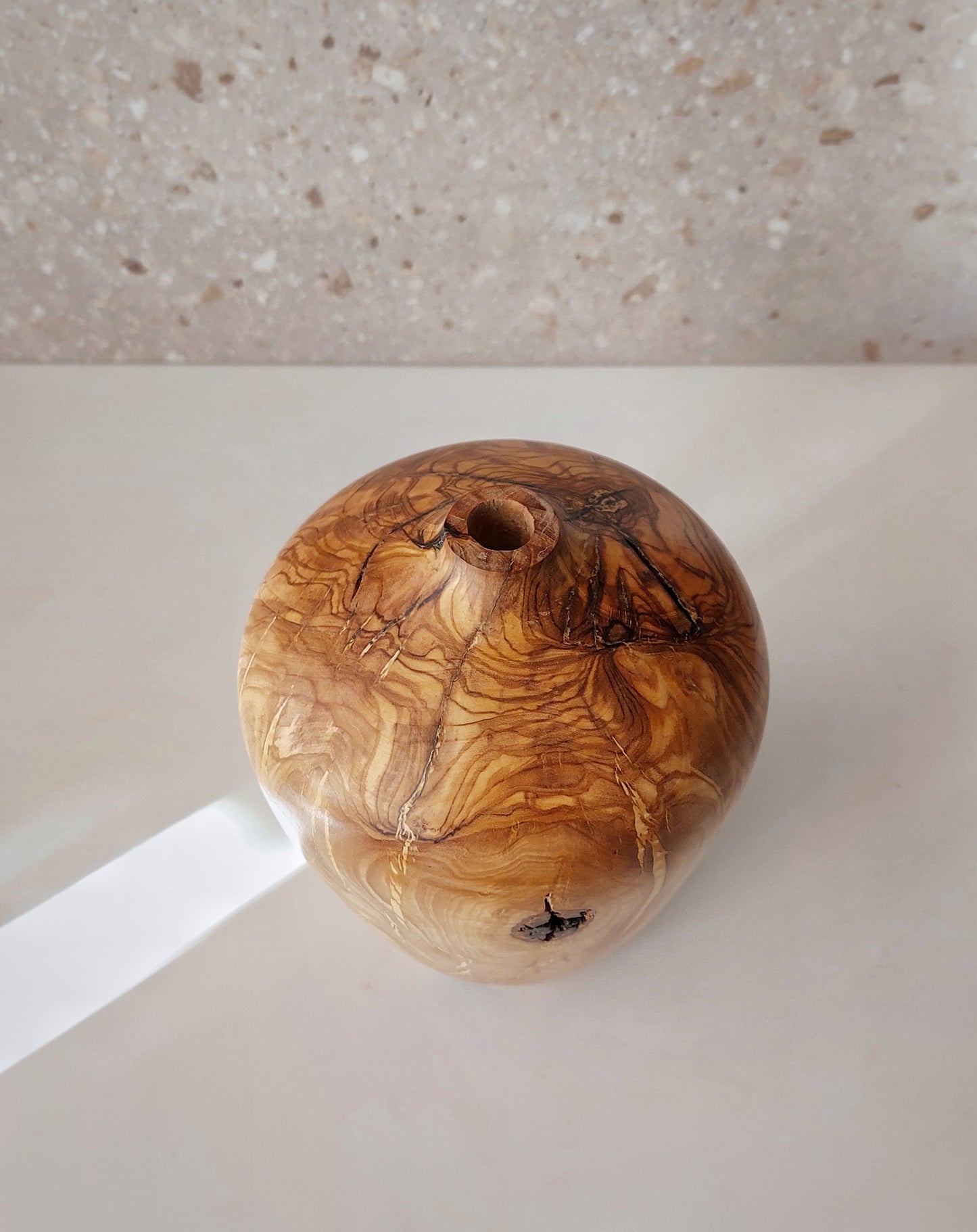 B21 Olive wood vase
