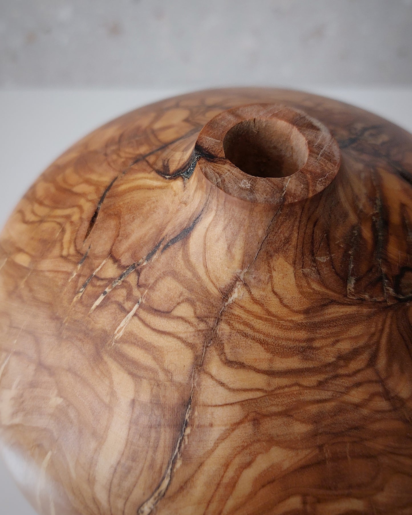 B21 Olive wood vase