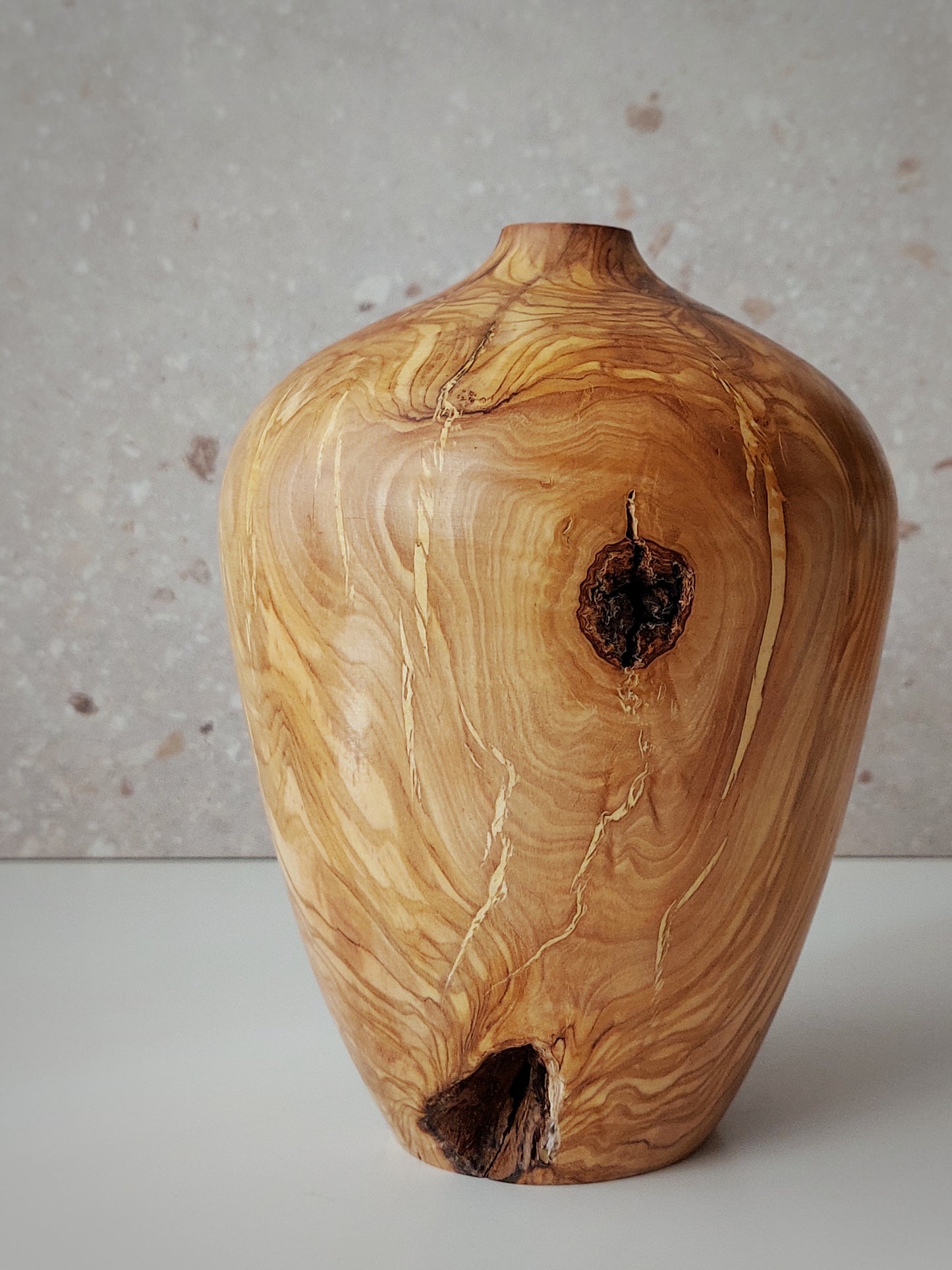 B21 Olive wood vase