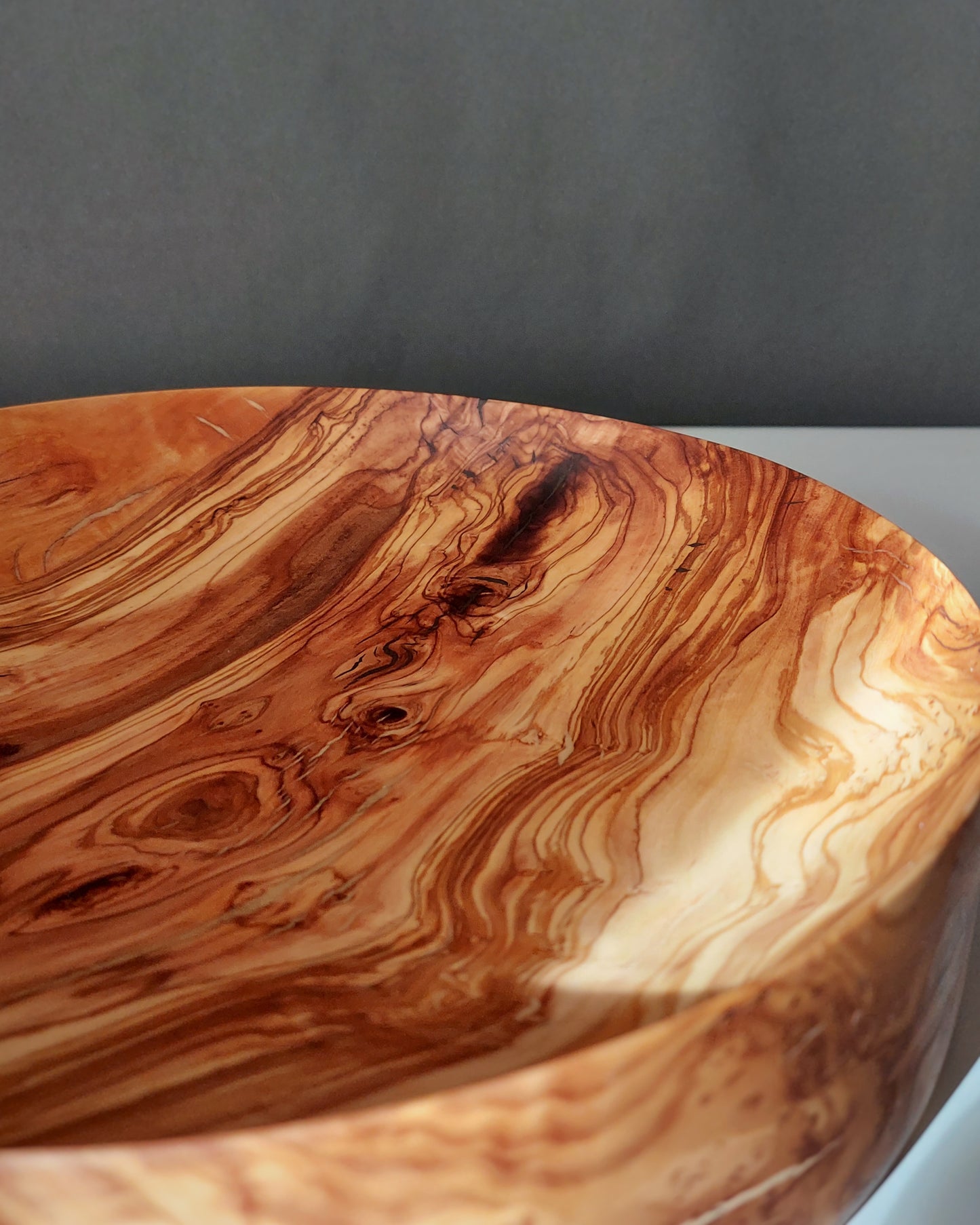A39 Olive wood centerpiece