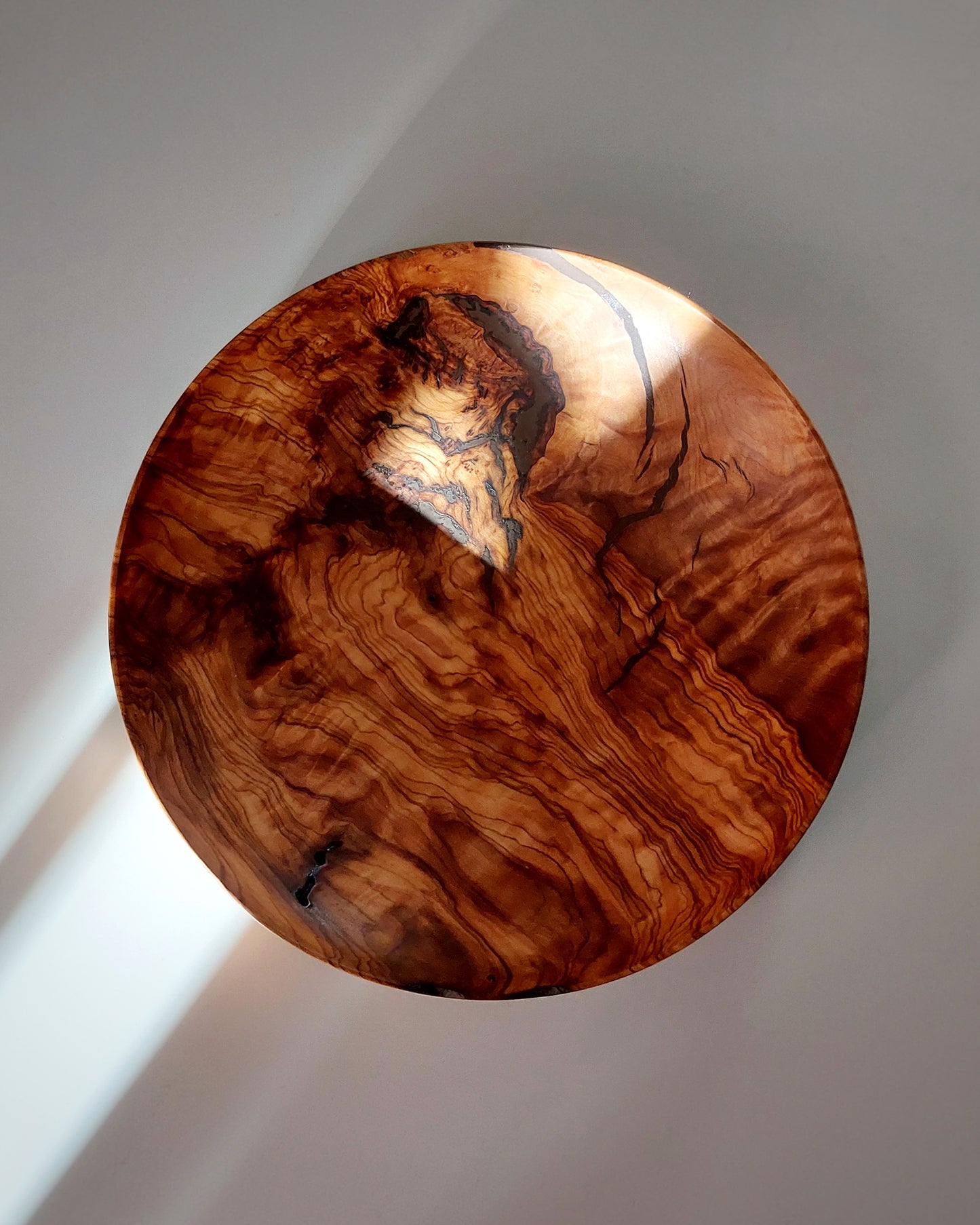 A40 Olive wood centerpiece