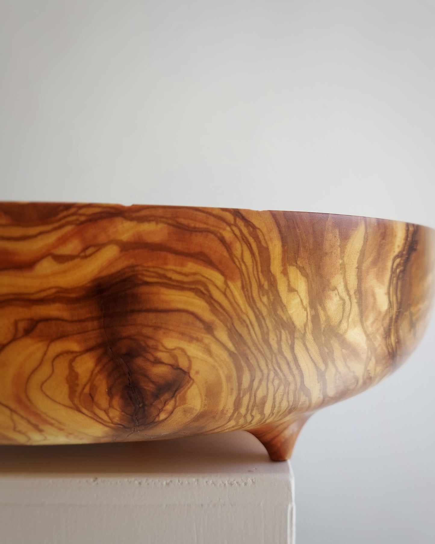 A38 Olive wood centerpiece