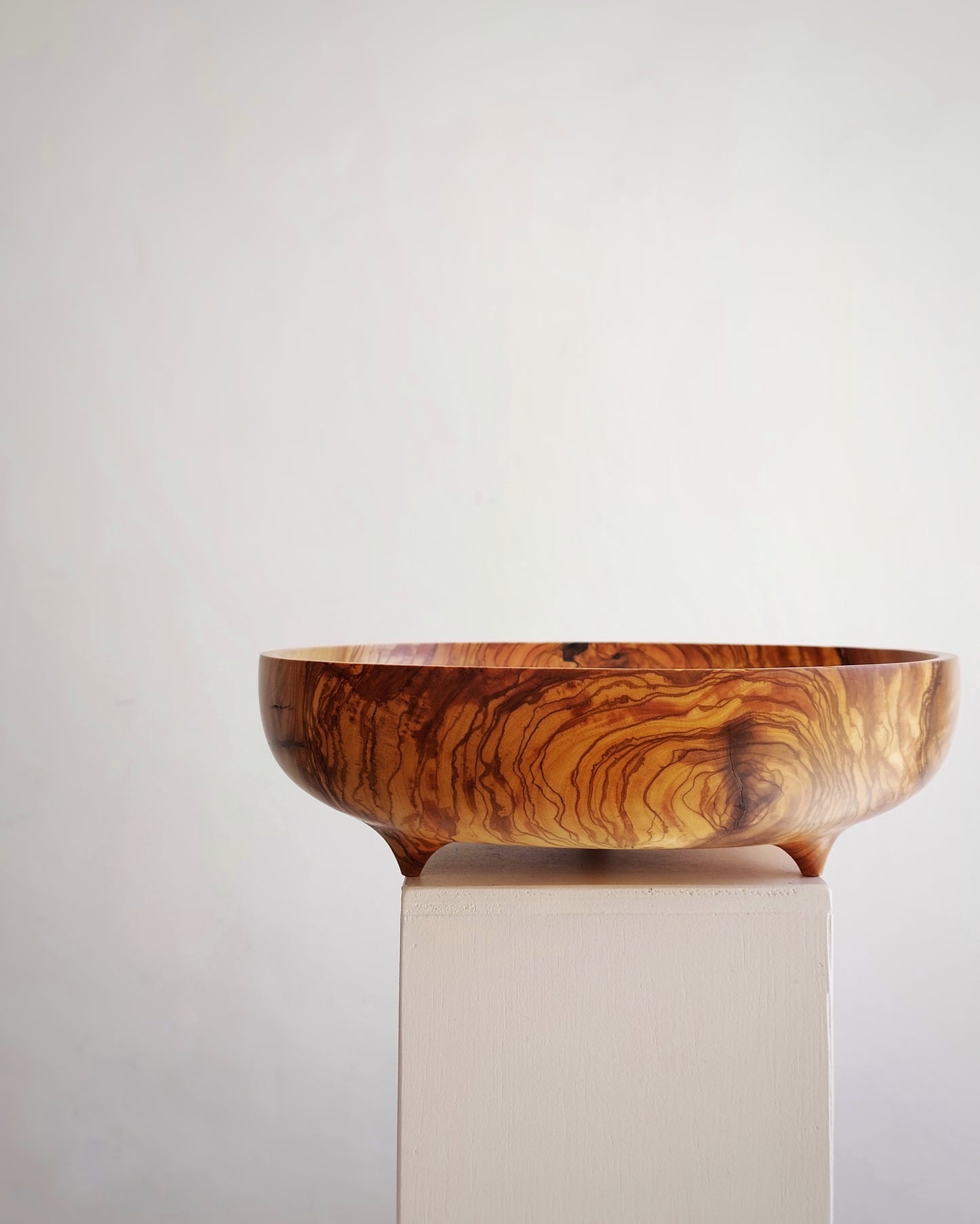 A38 Olive wood centerpiece