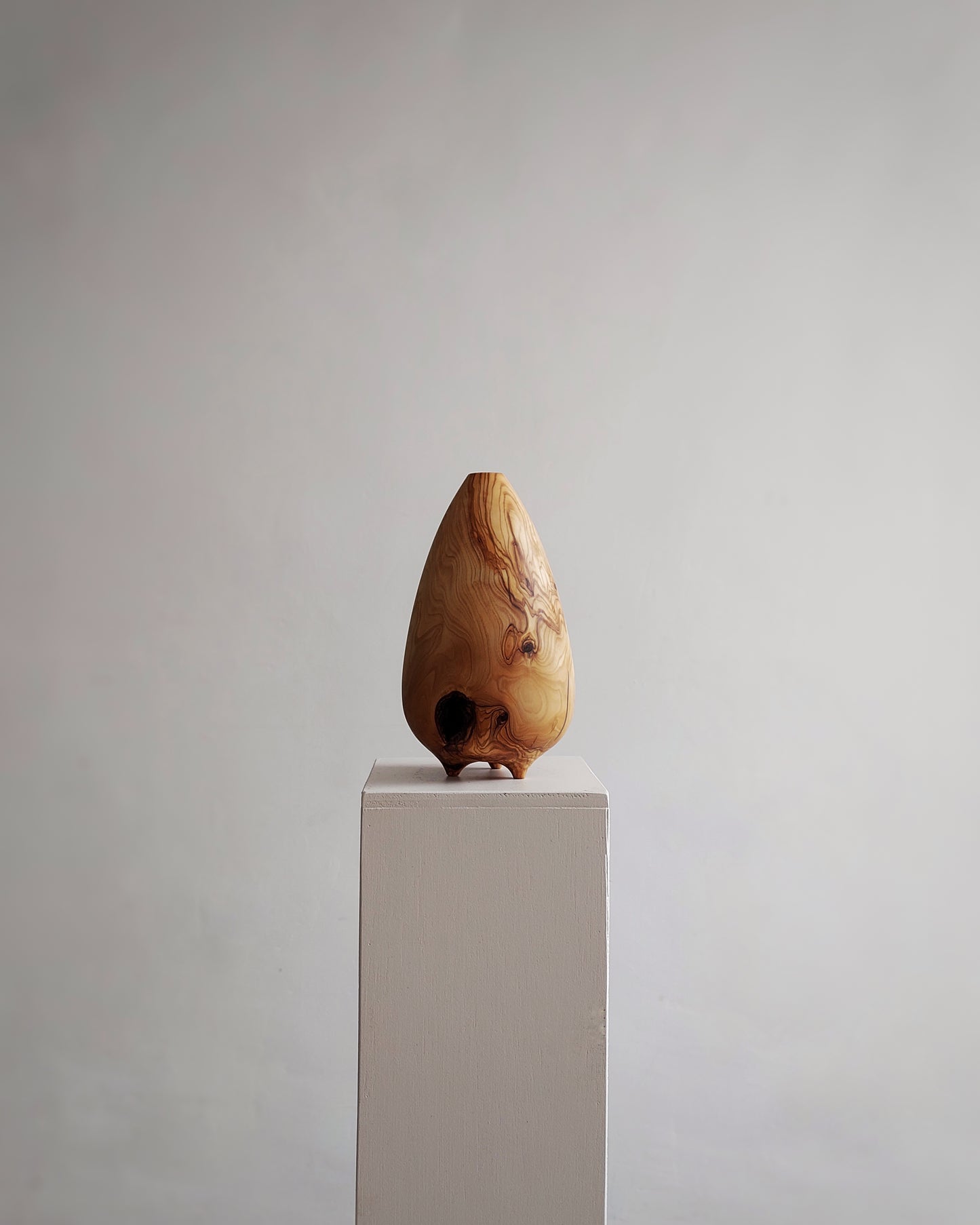 B37 Olive wood vase