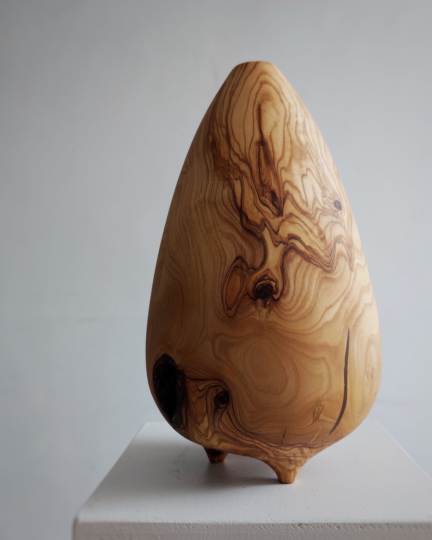 B37 Olive wood vase