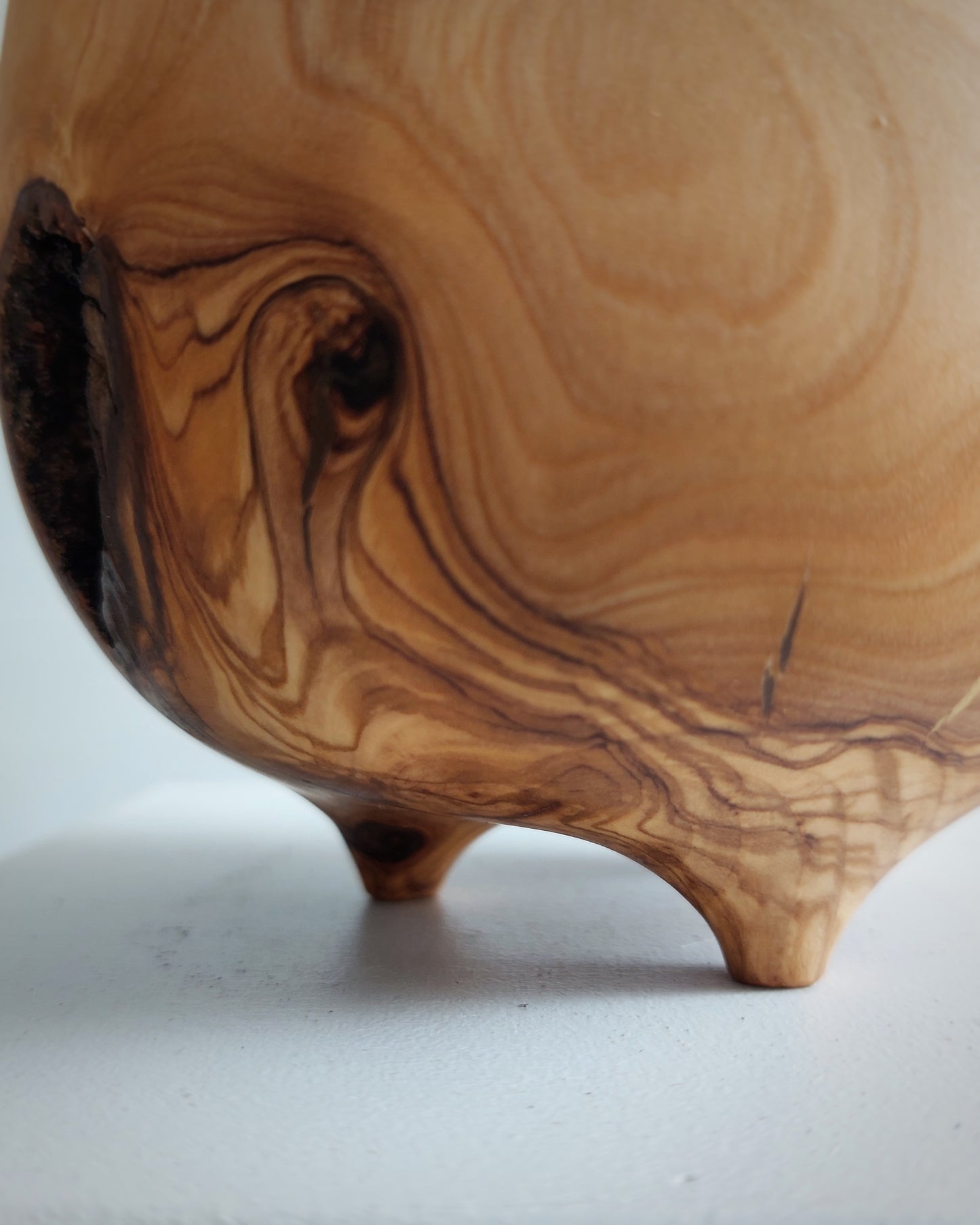 B37 Olive wood vase