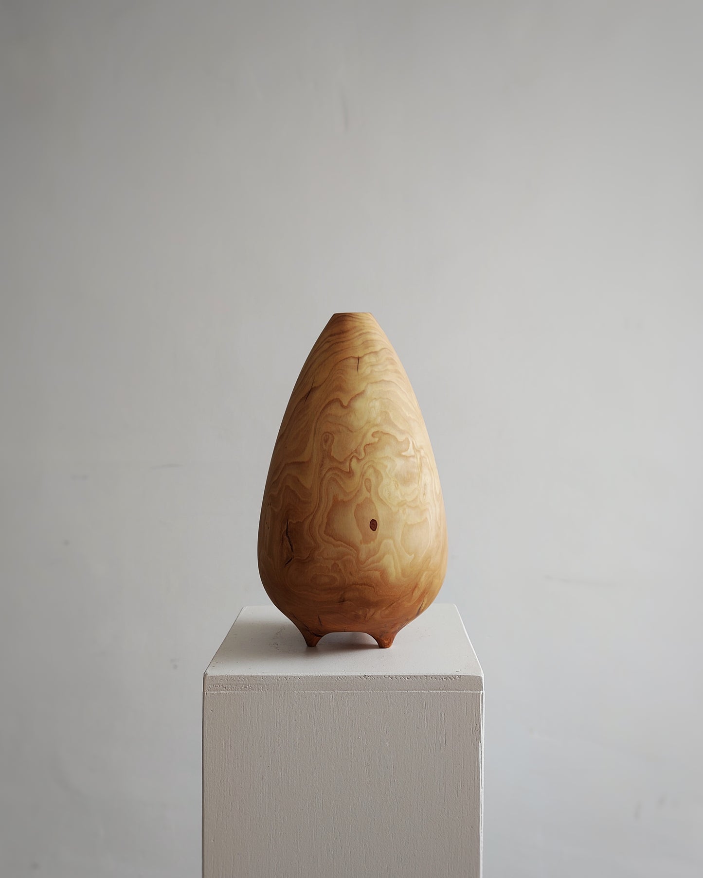 B37 Olive wood vase
