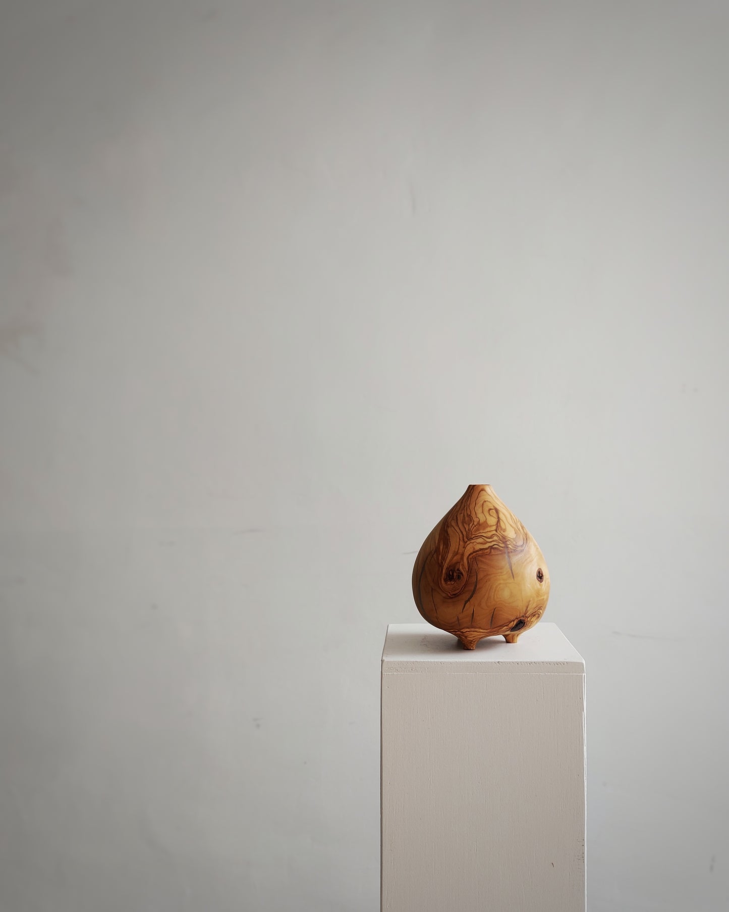B36 Olive wood vase