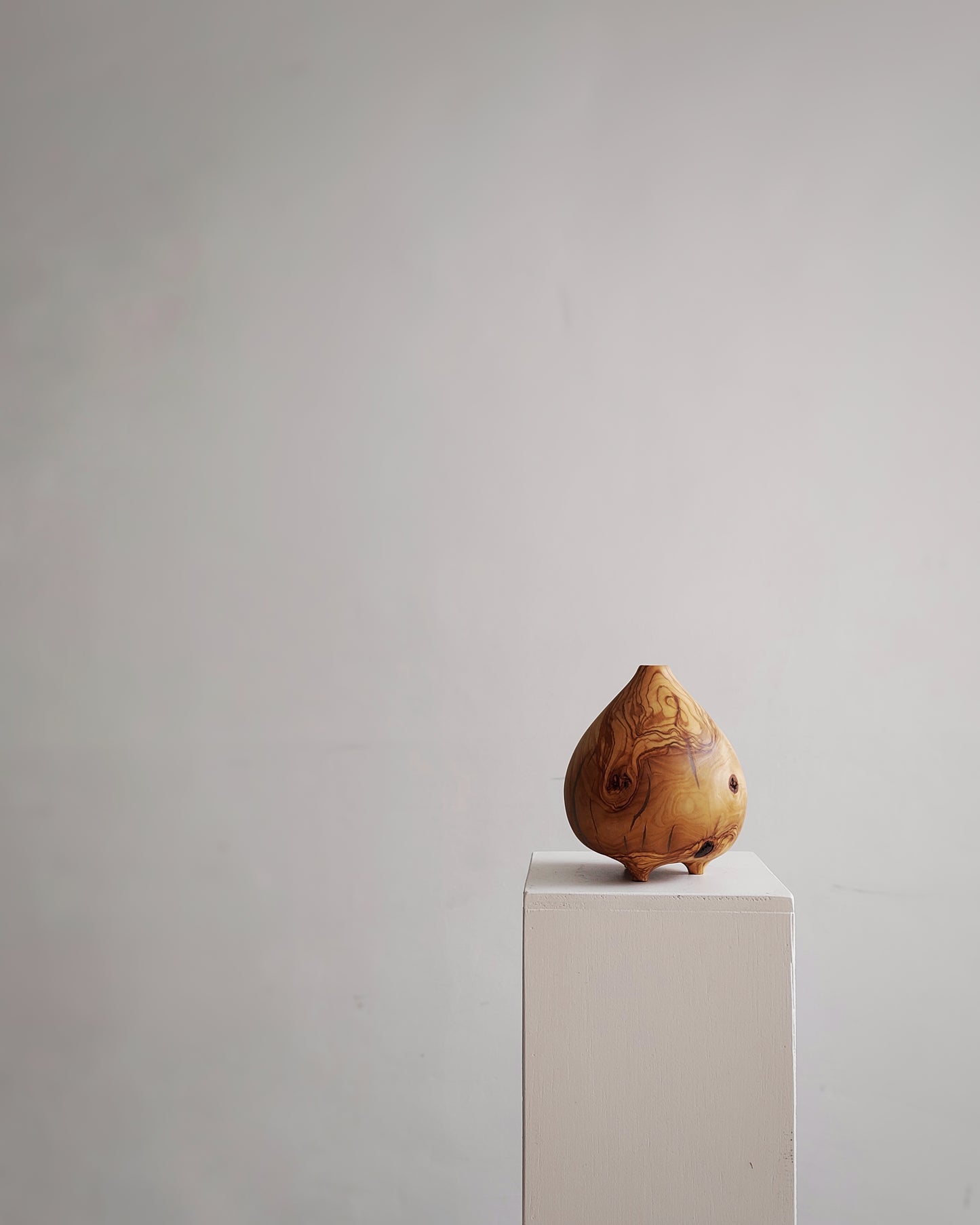 B36 Olive wood vase