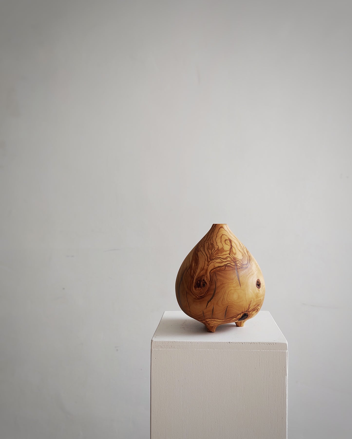 B36 Olive wood vase