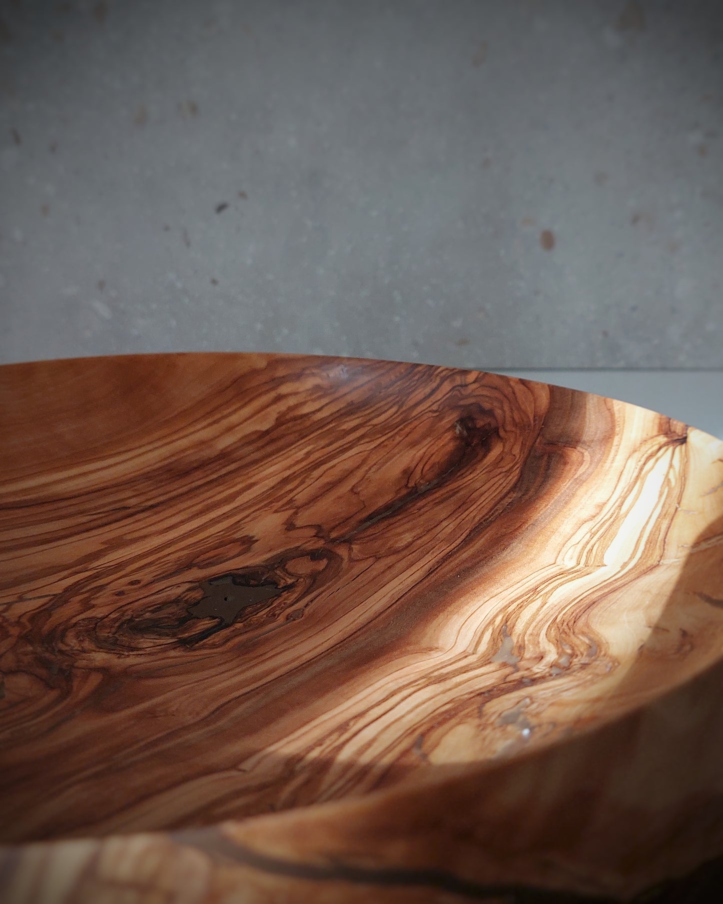 A25 Olive wood centerpiece