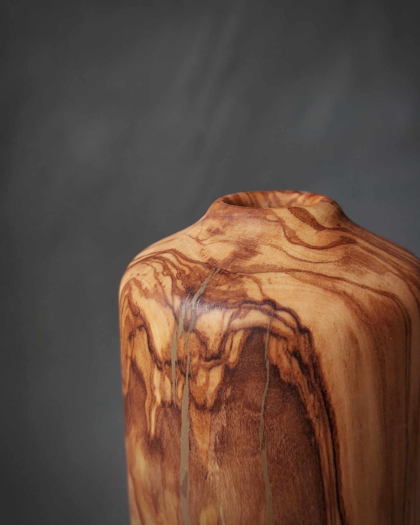 B31 Olive wood vase