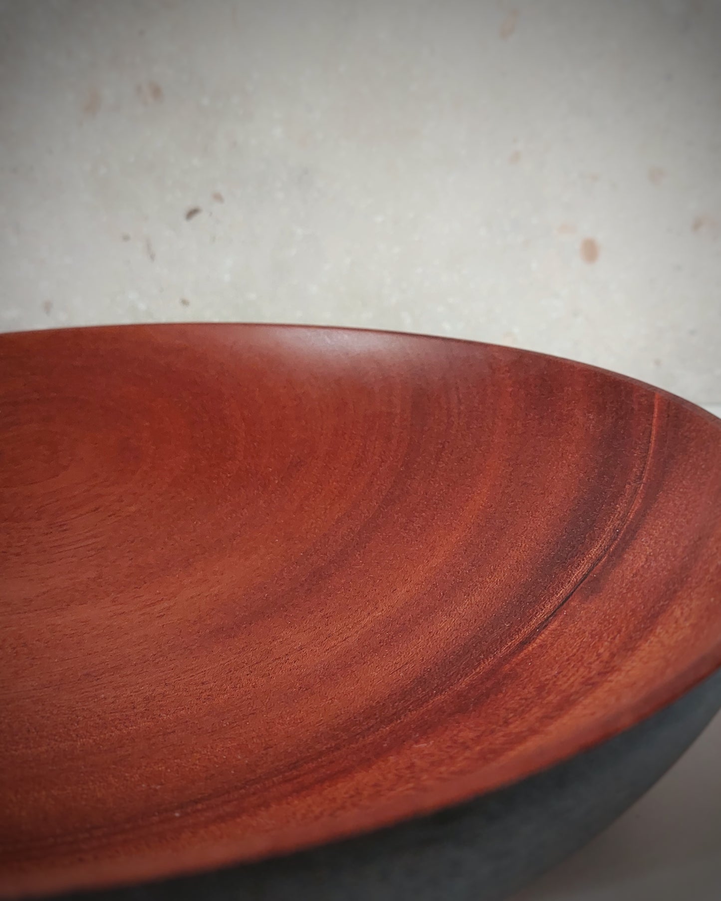 A22 Sapeli wood centerpiece