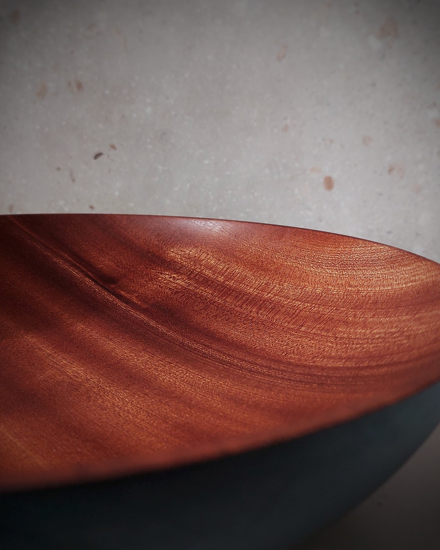 A22 Sapeli wood centerpiece