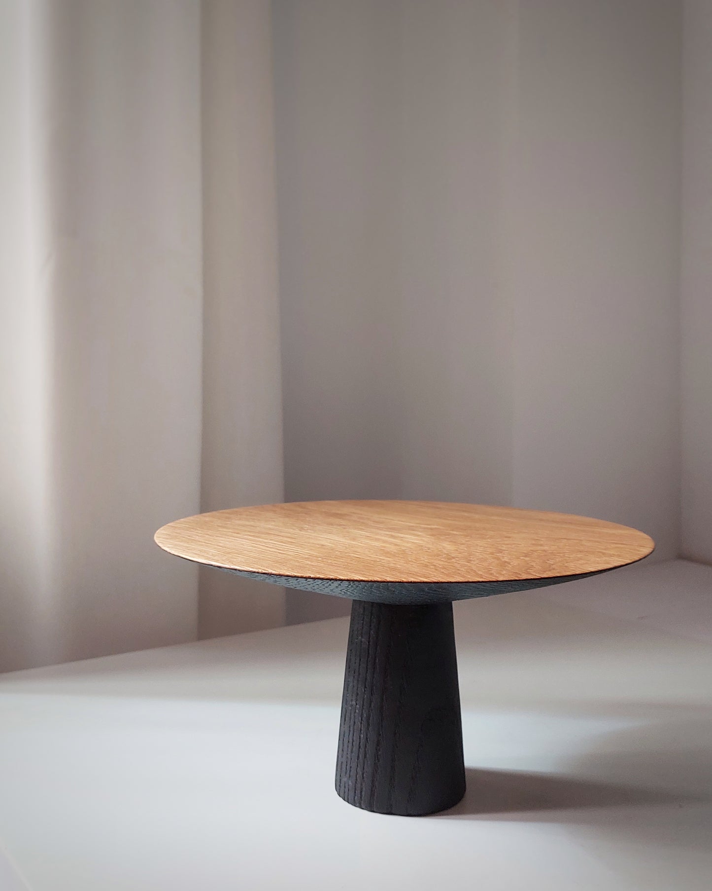 A57 American Oak Wood Pie Stand