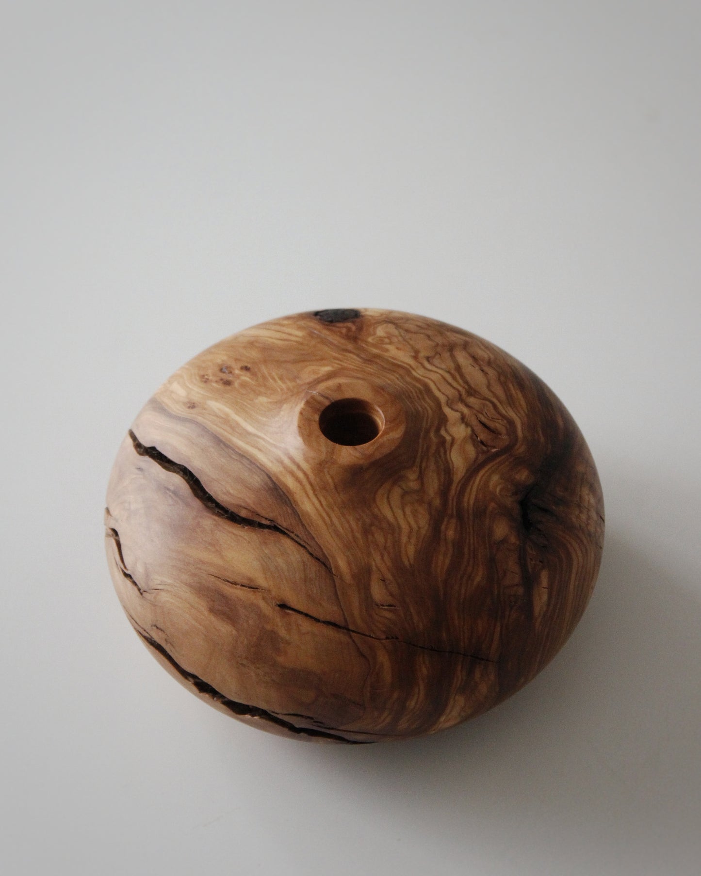 B43 Olive wood vase