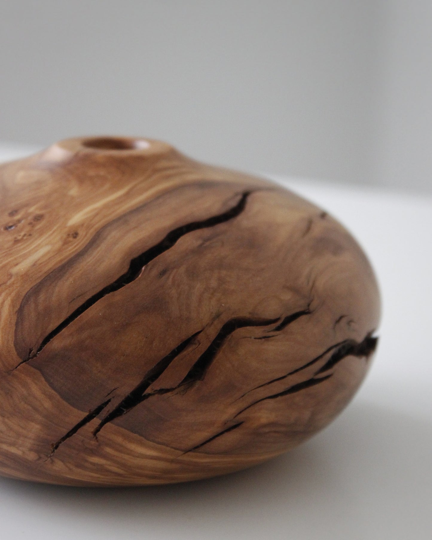 B43 Olive wood vase