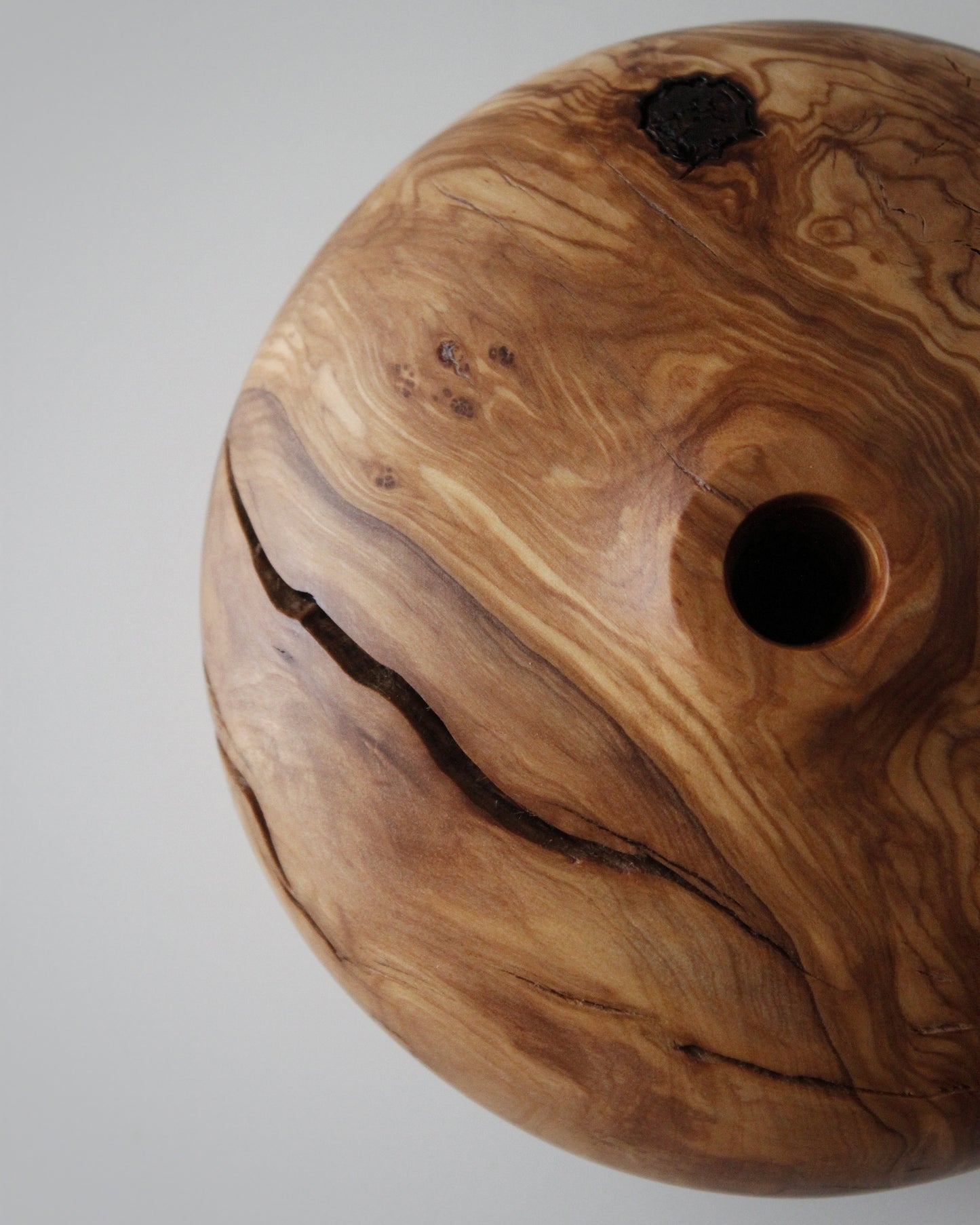 B43 Olive wood vase