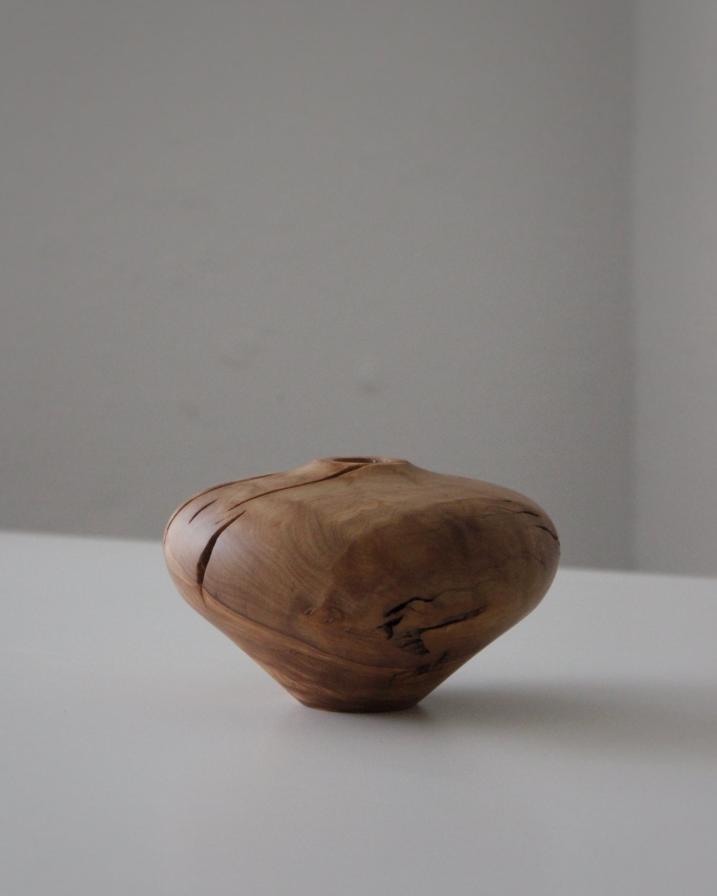 B44 Olive wood vase