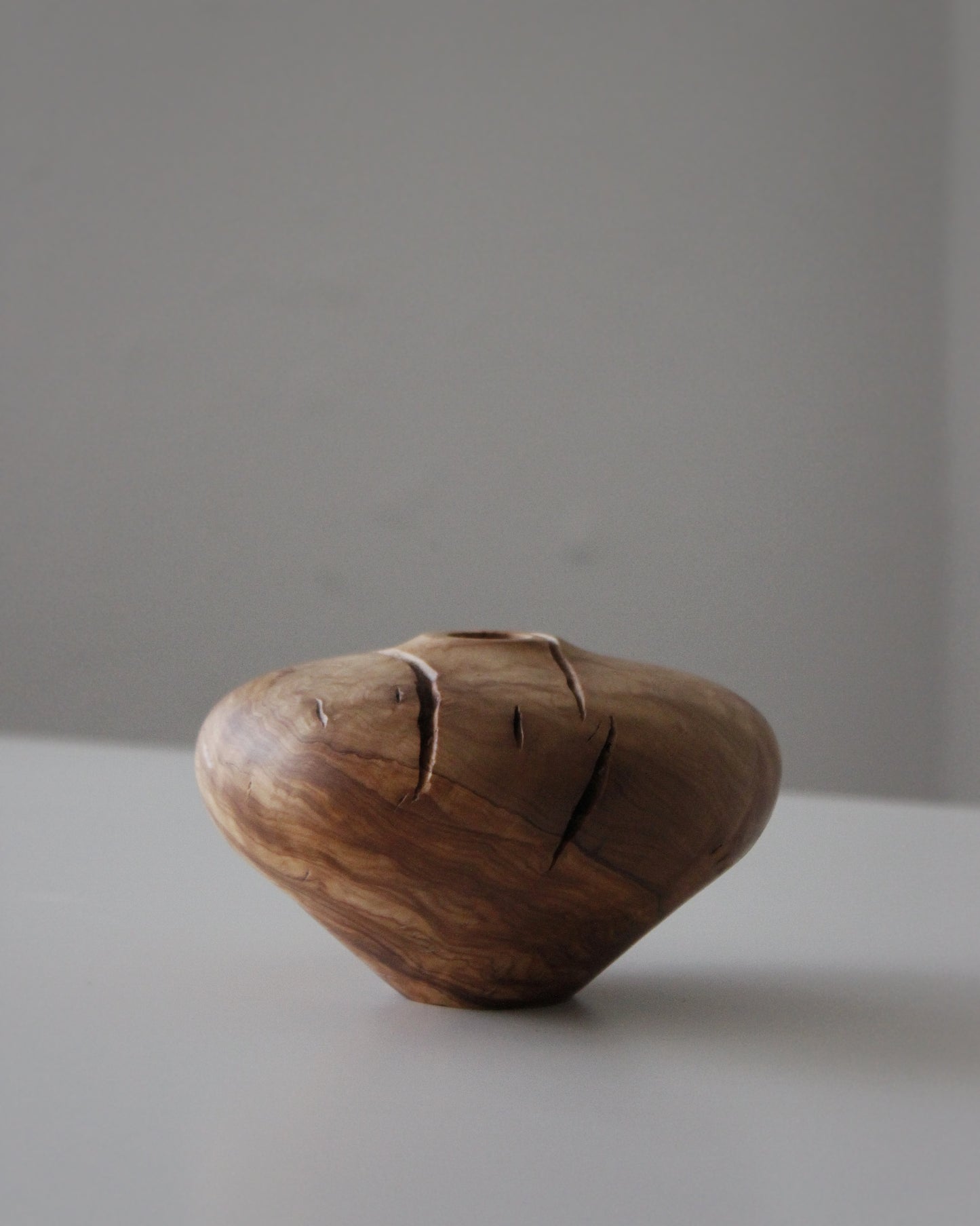 B44 Olive wood vase