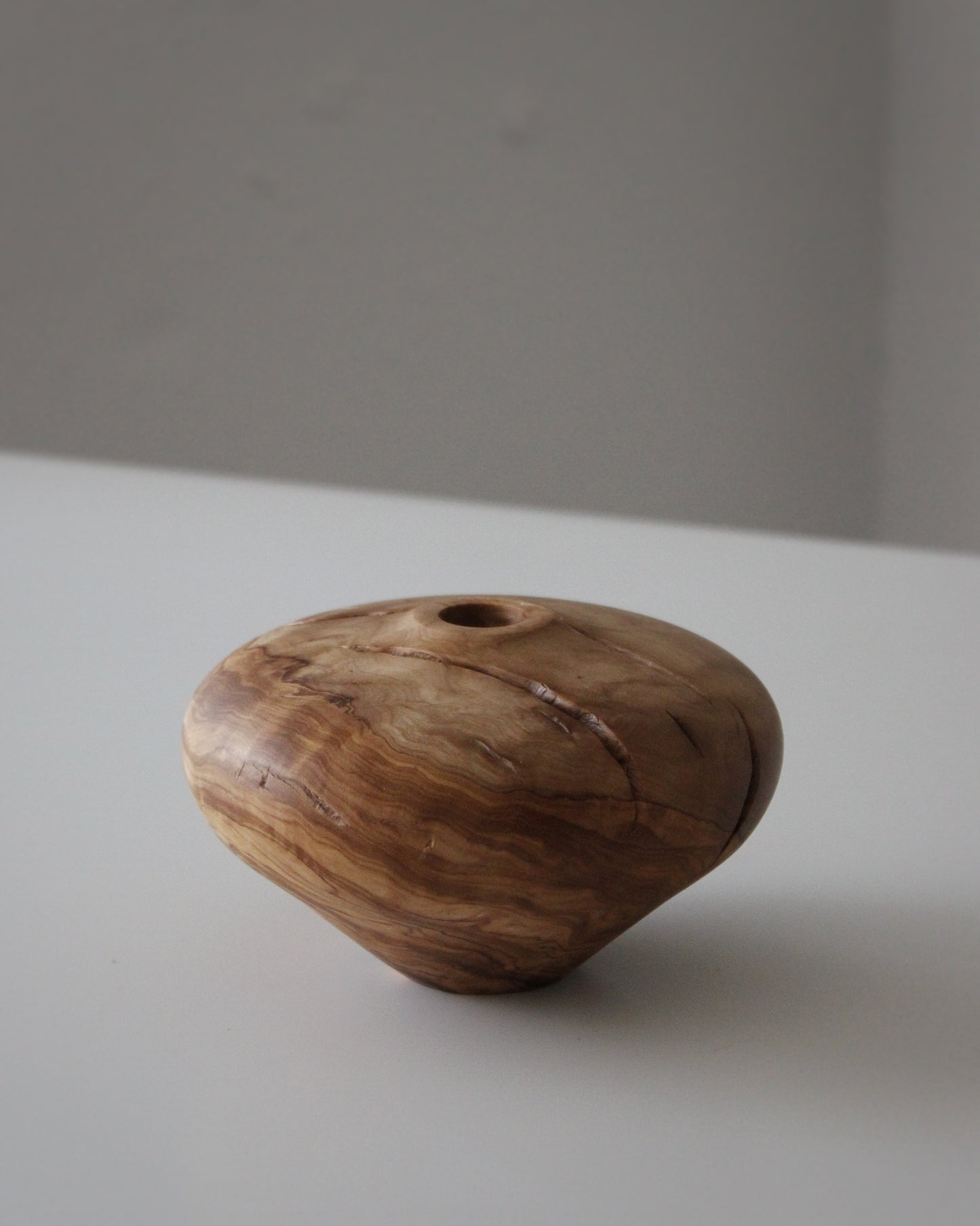 B44 Olive wood vase