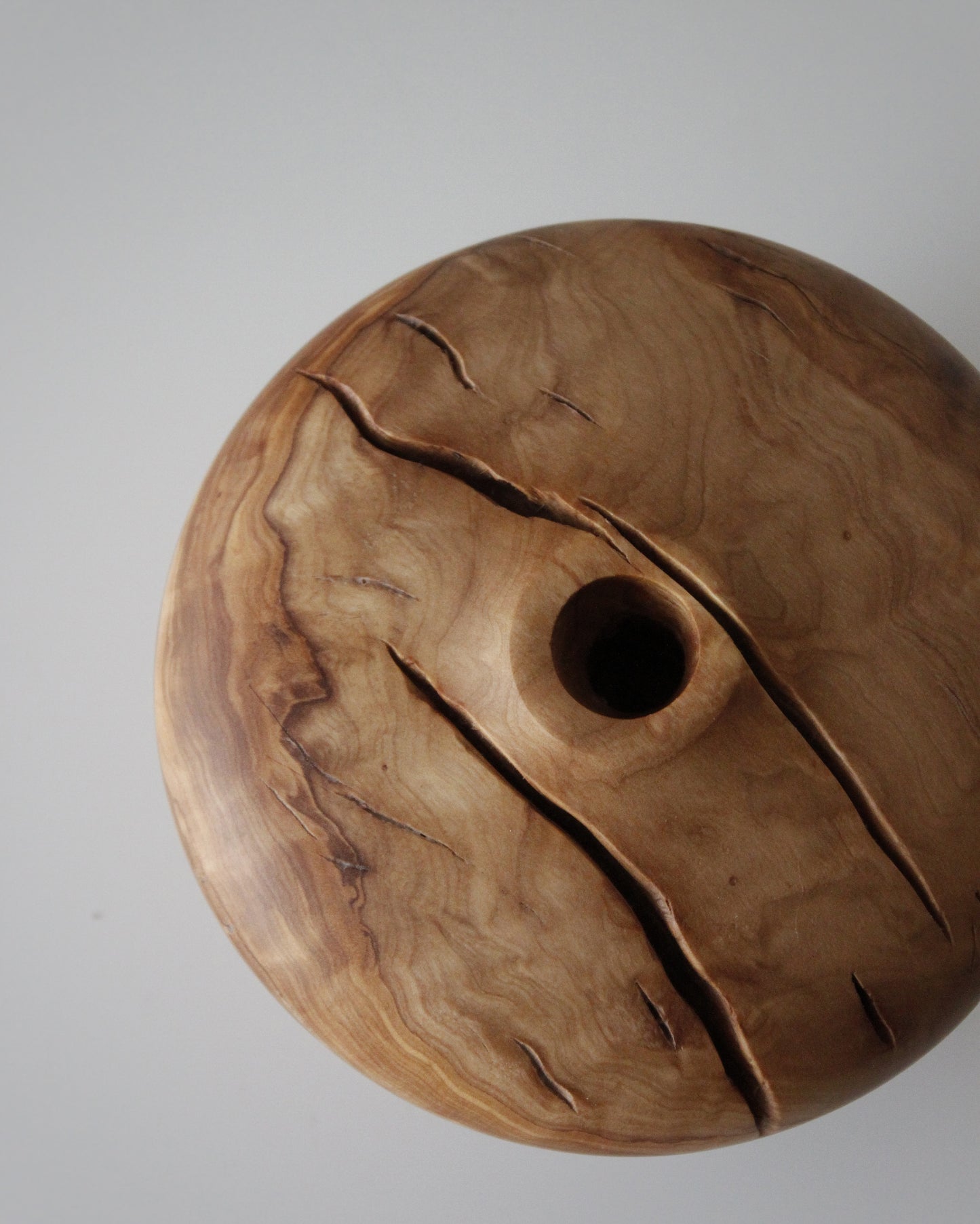B44 Olive wood vase