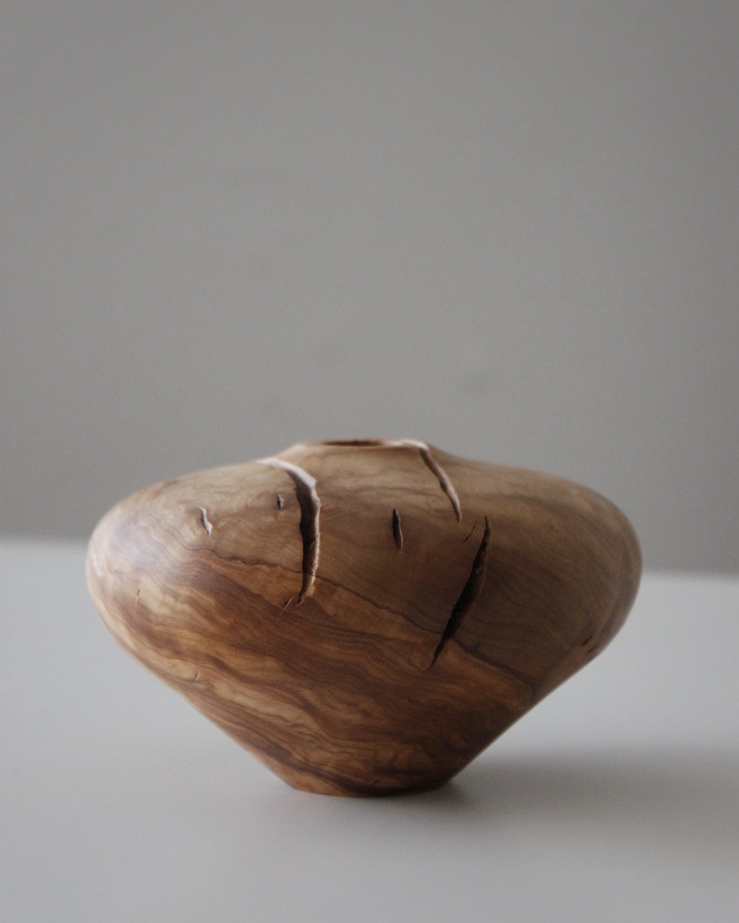 B44 Olive wood vase