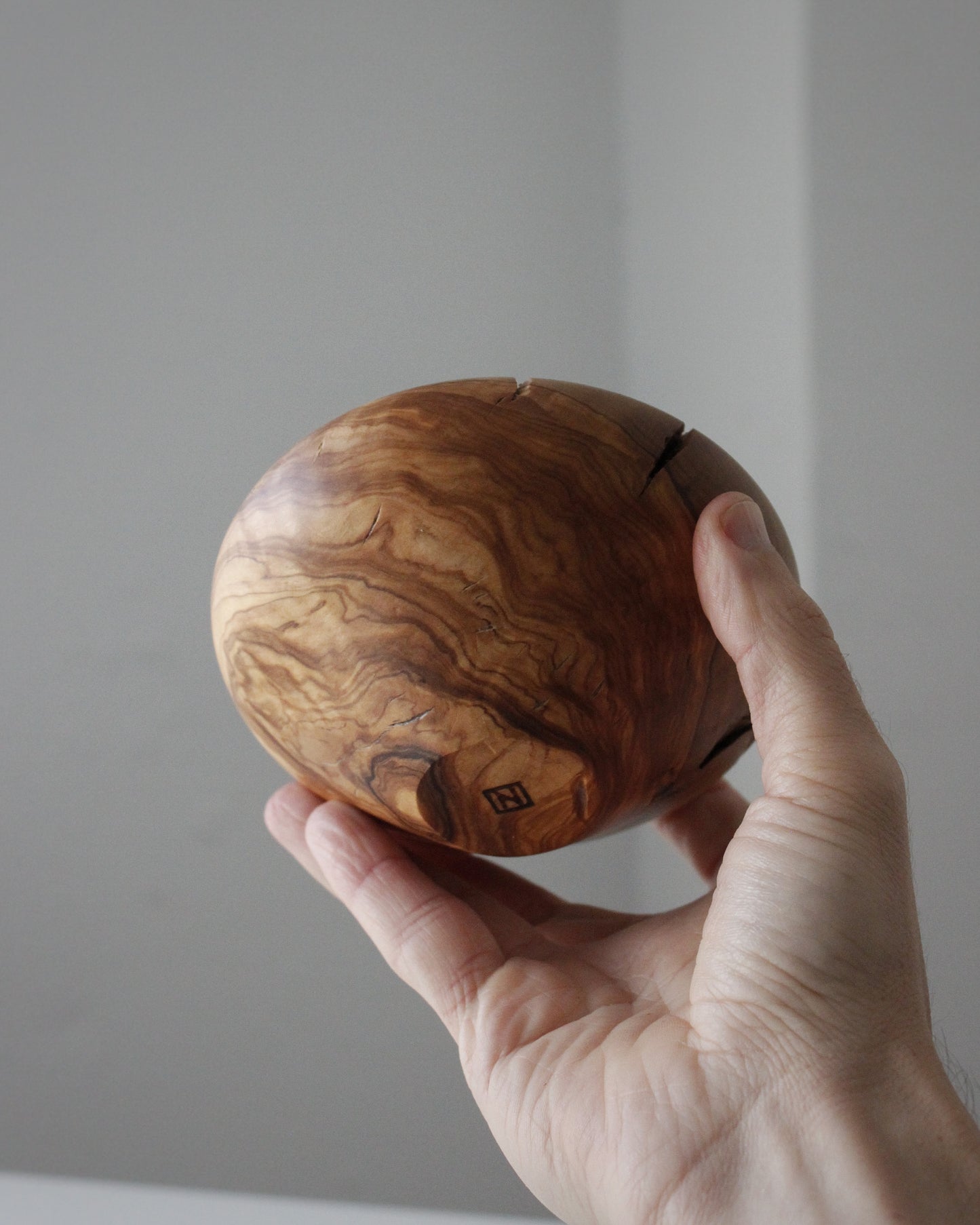 B44 Olive wood vase