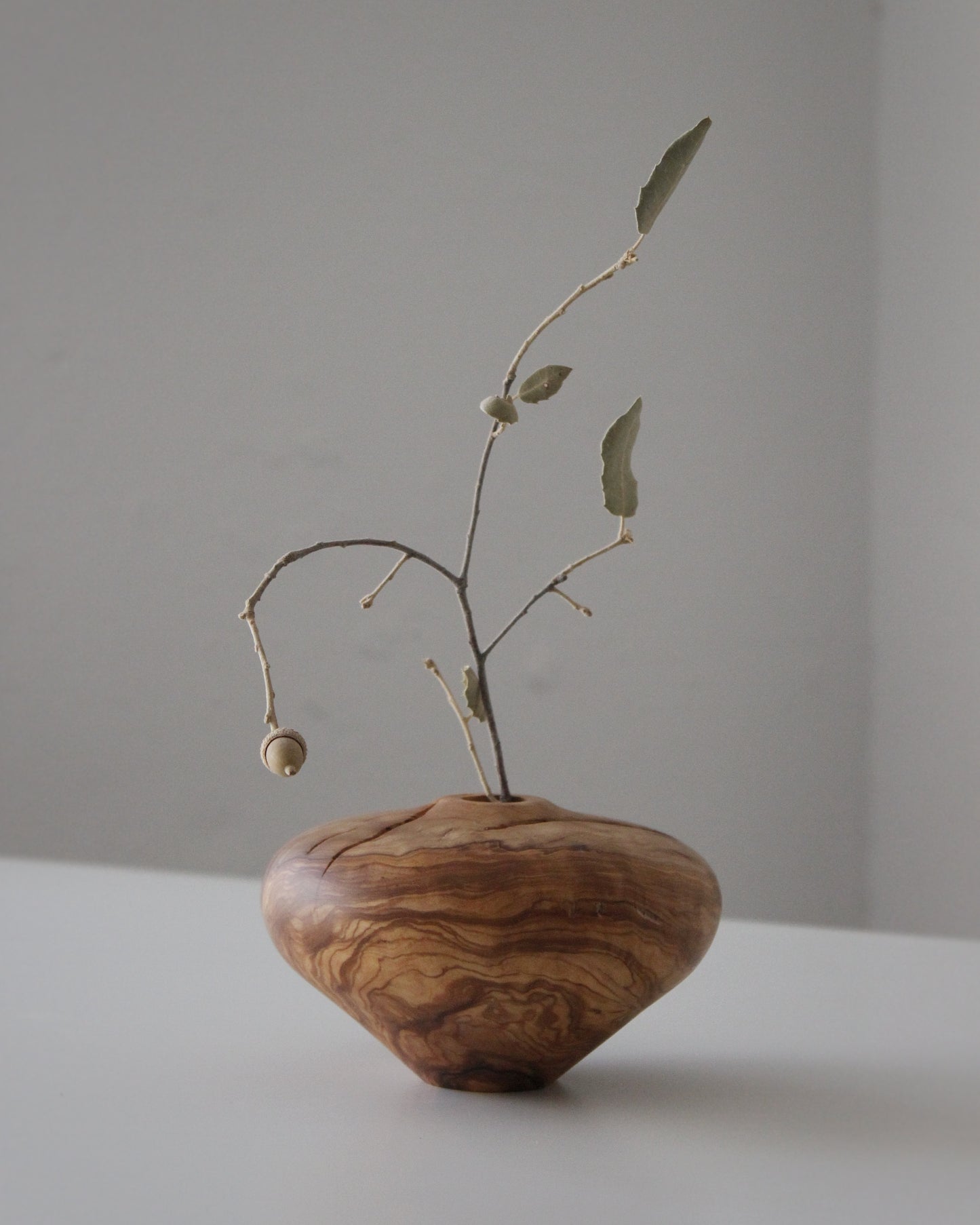 B44 Olive wood vase