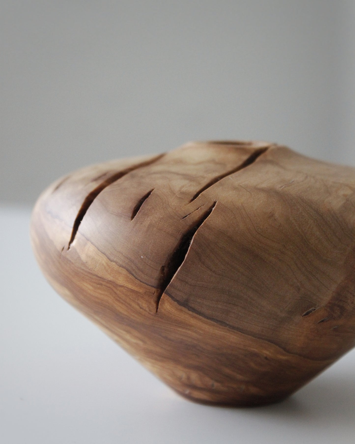 B44 Olive wood vase