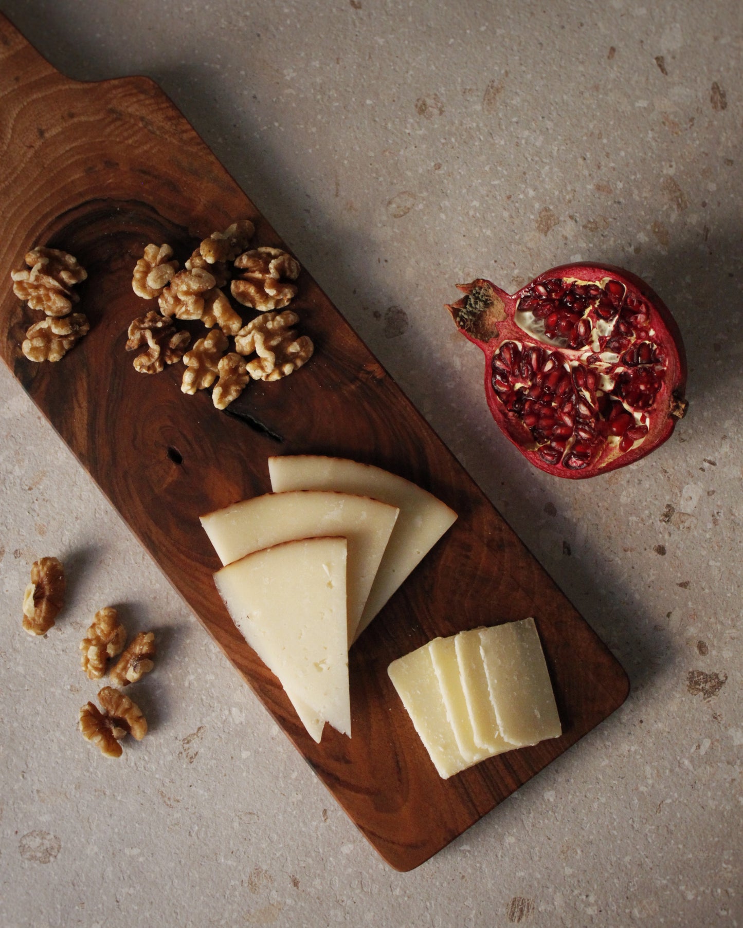 T09 Serving board of Iberian Walnut
