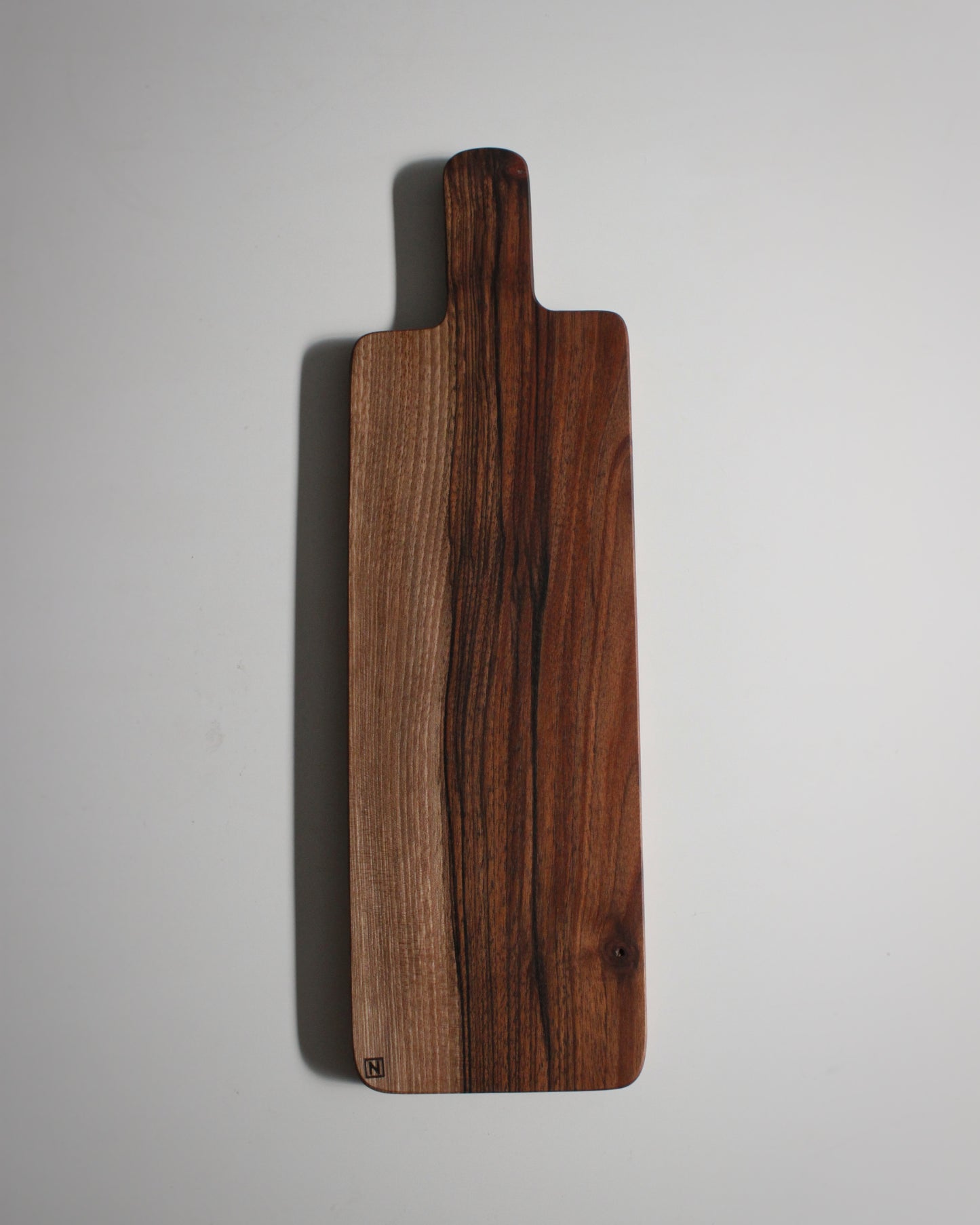 T07 Serving board of Iberian Walnut