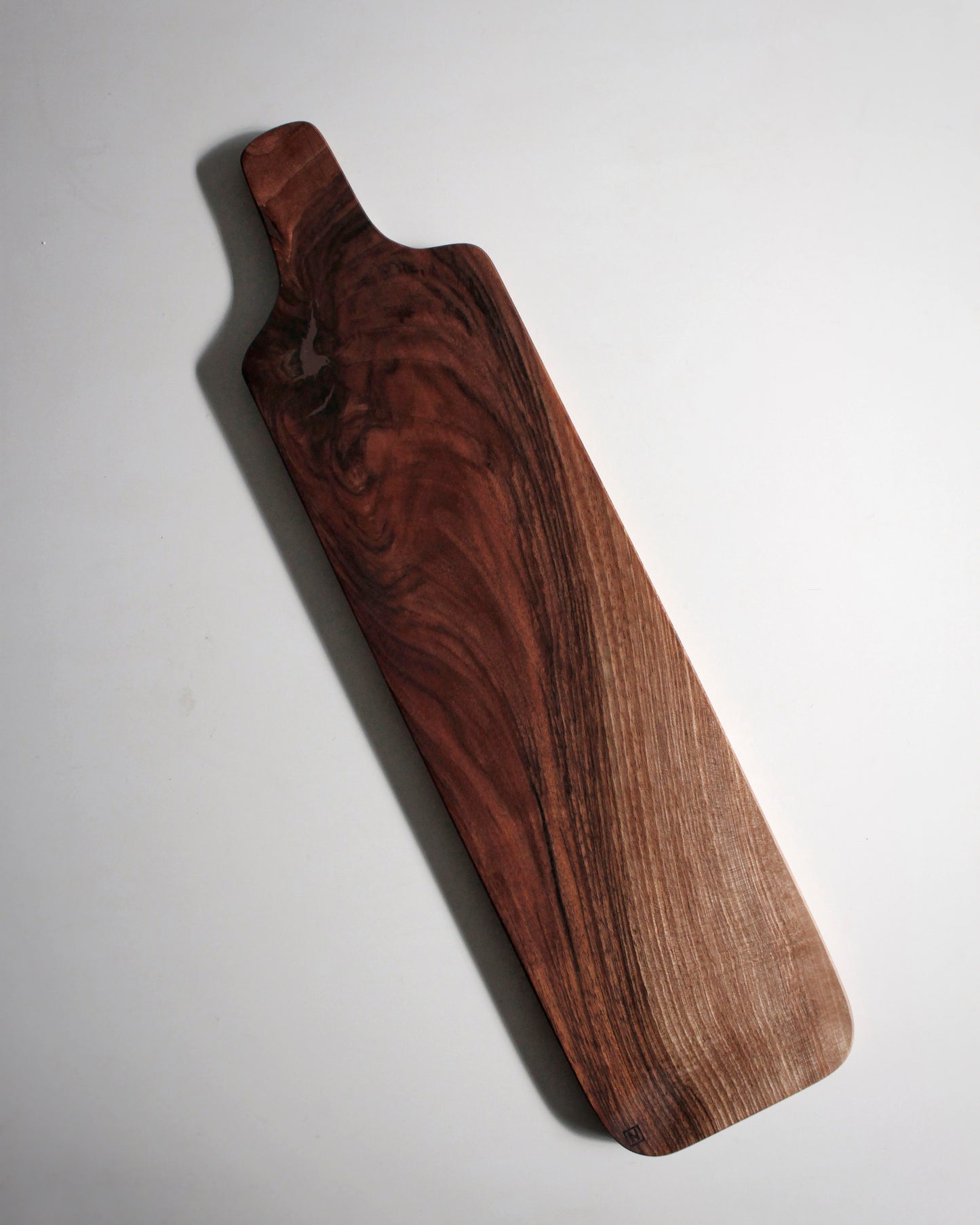 T09 Serving board of Iberian Walnut