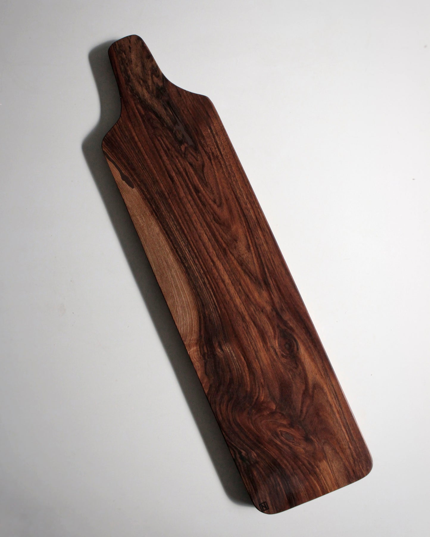 T06 Serving board of Iberian Walnut