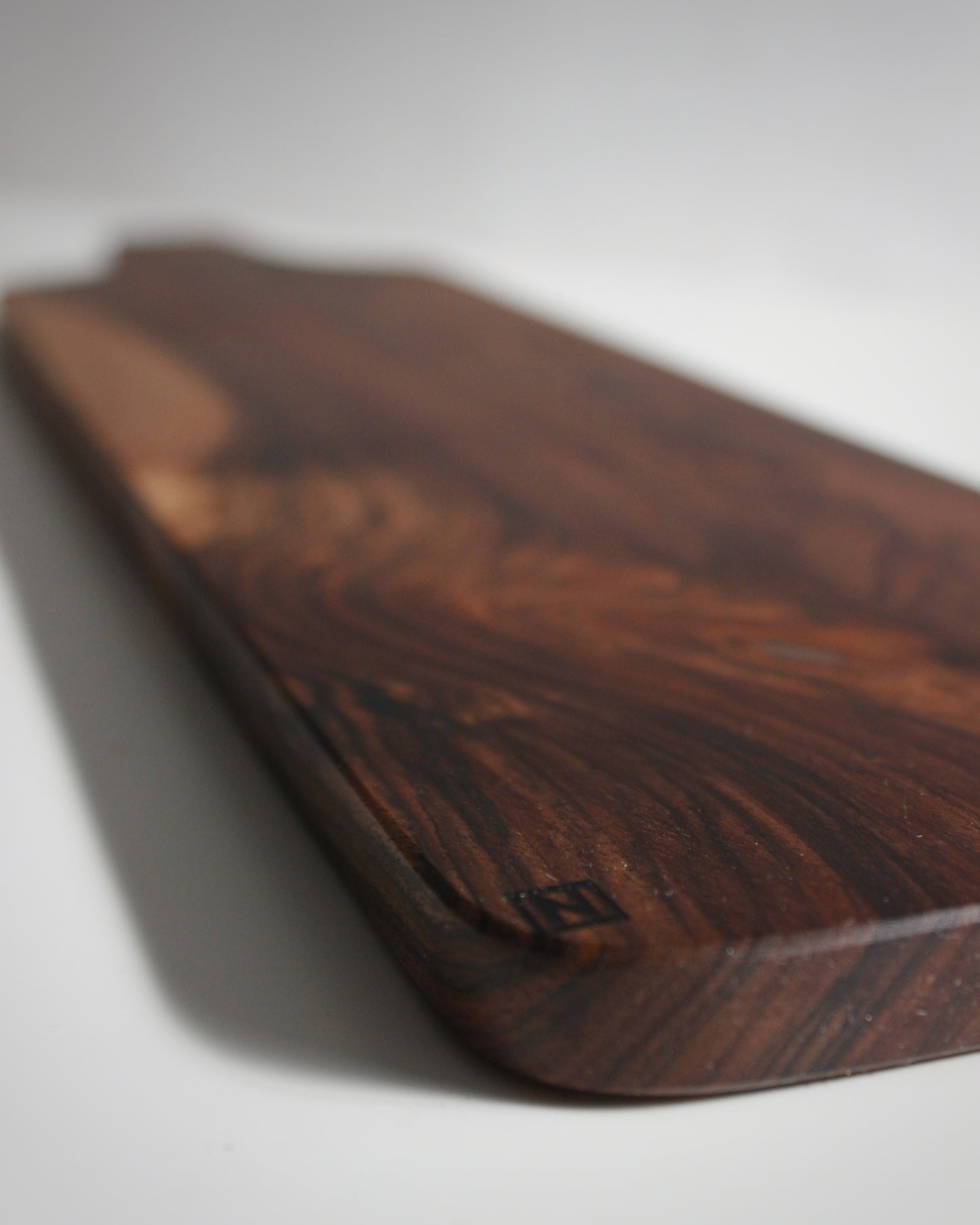 T06 Serving board of Iberian Walnut