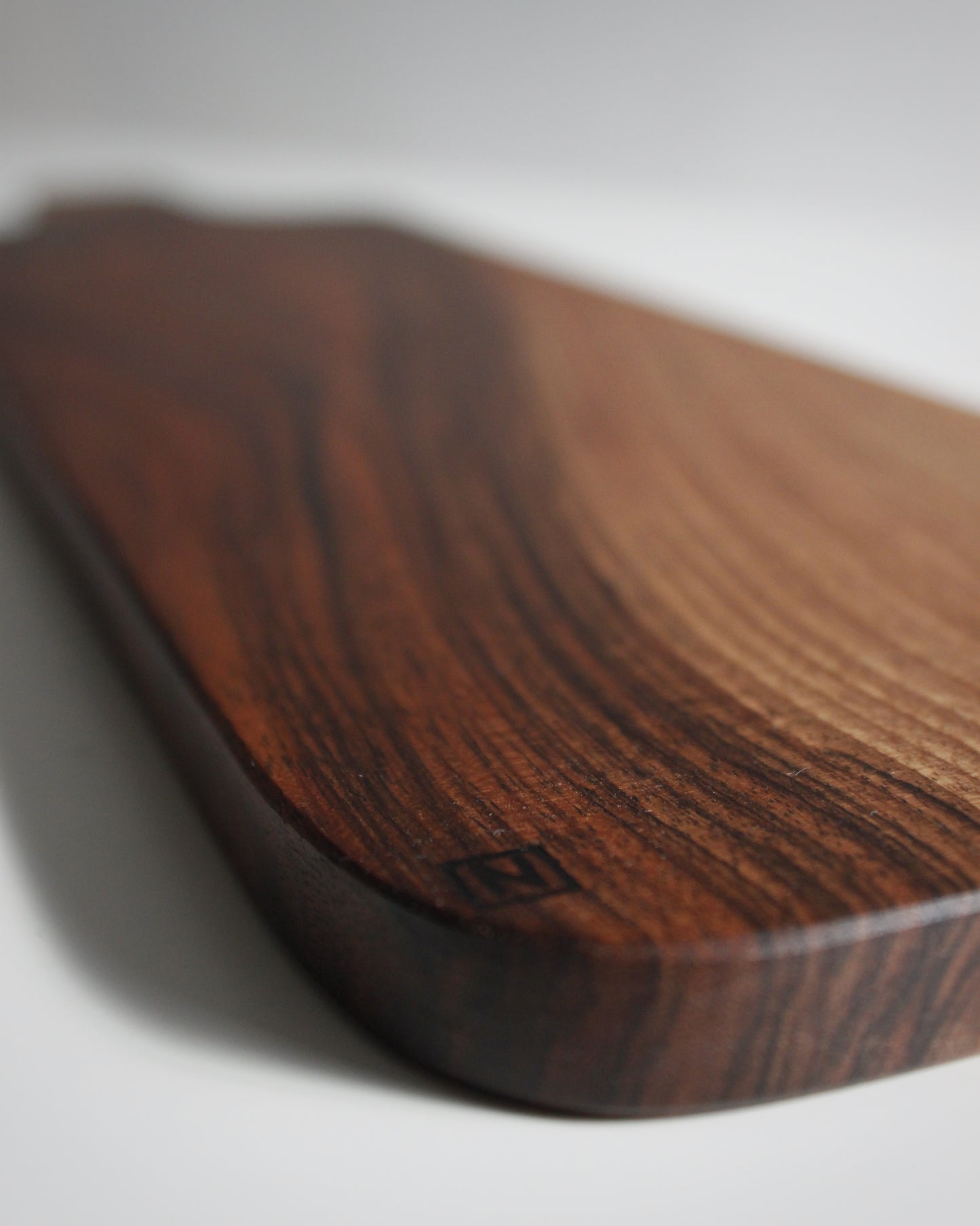 T09 Serving board of Iberian Walnut