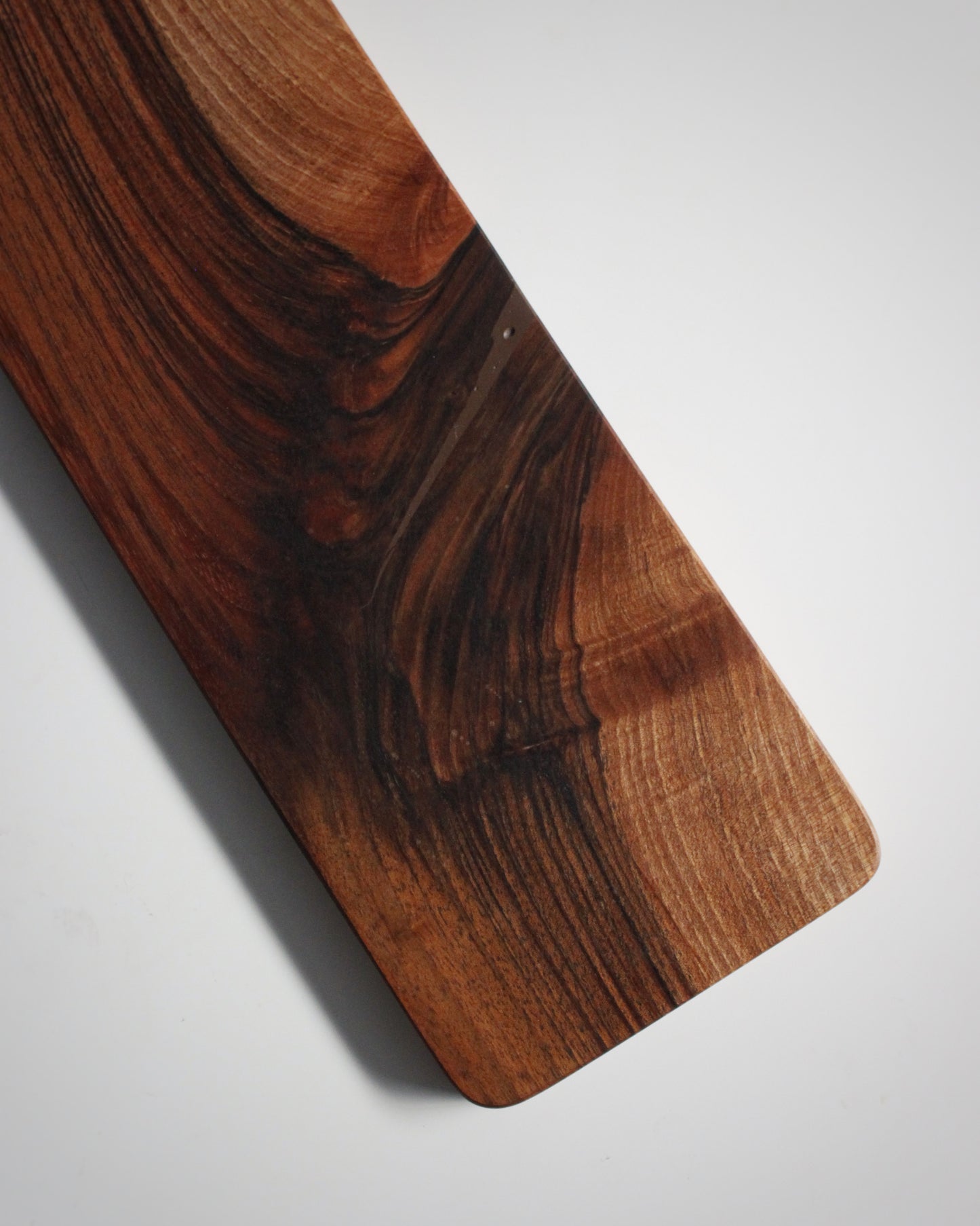 T08 Serving board of Iberian Walnut
