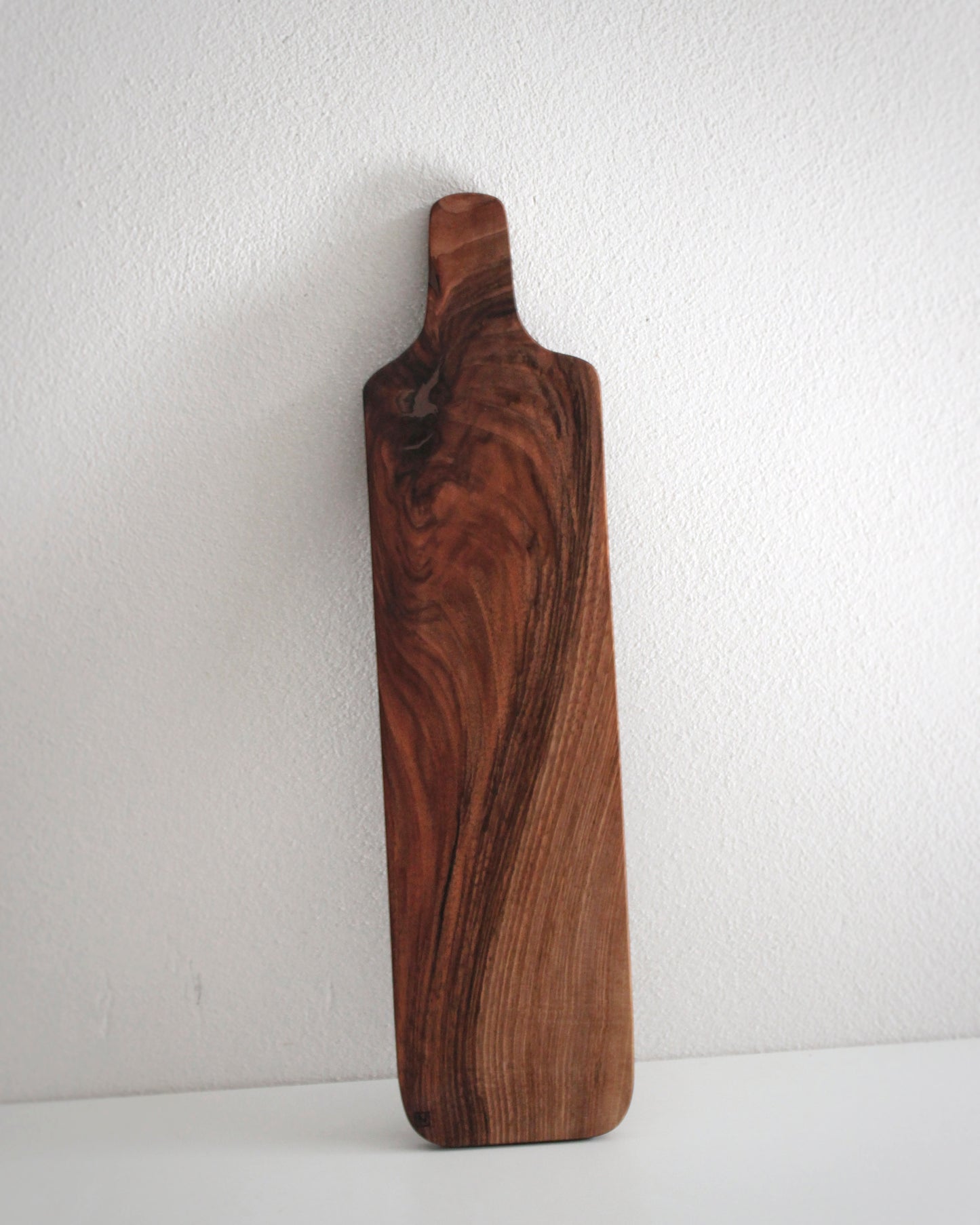 T09 Serving board of Iberian Walnut