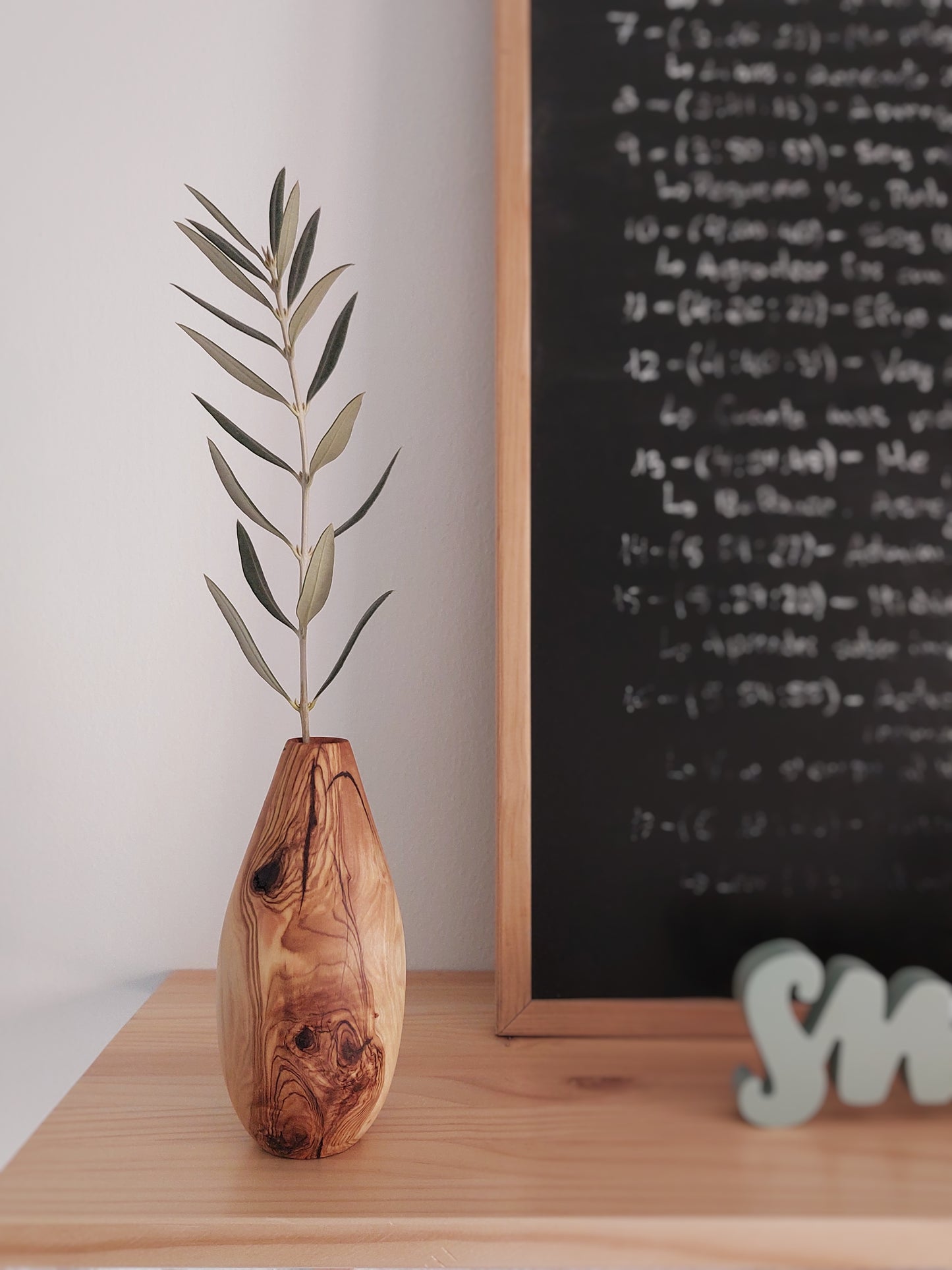 B10 Olive wood vase