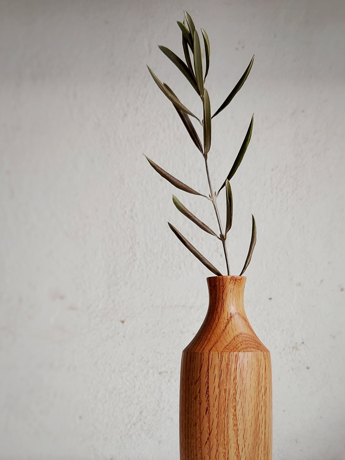 B02 European Oak Wood Vase