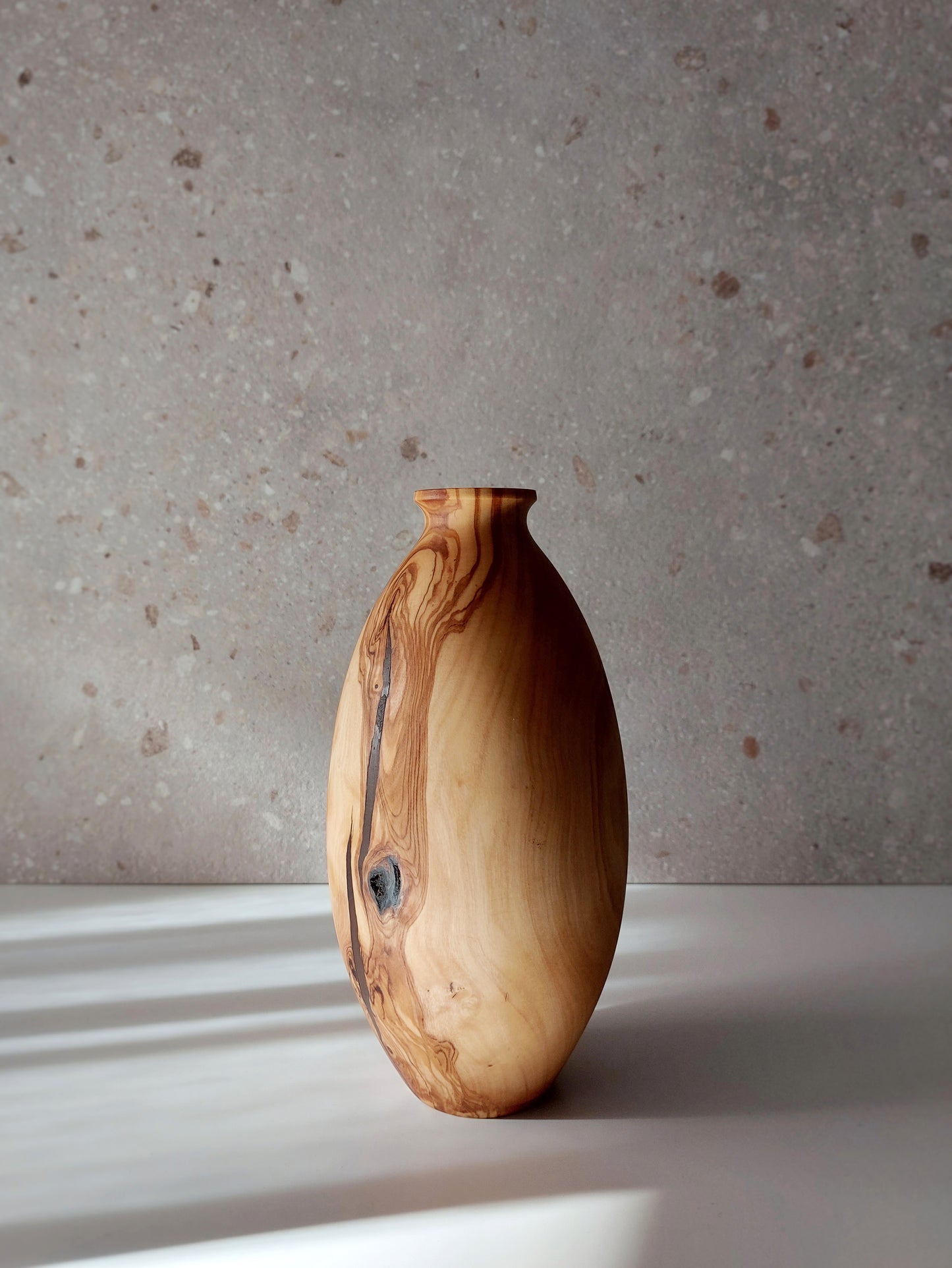Jarron de madera de Olivo torneado a mano.