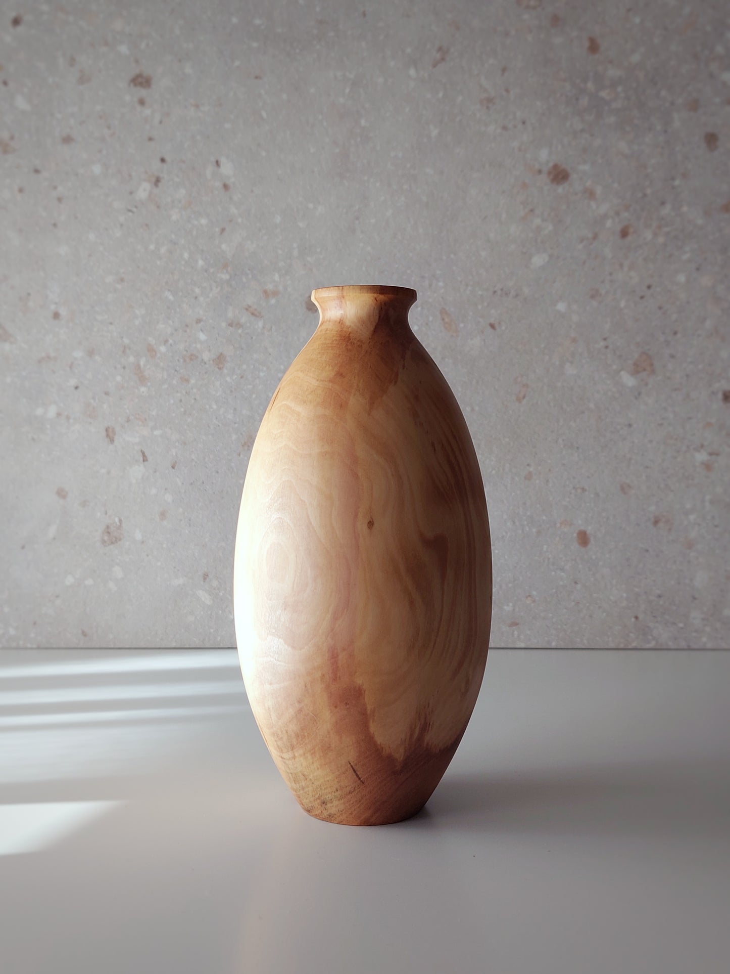 B01 Olive wood vase