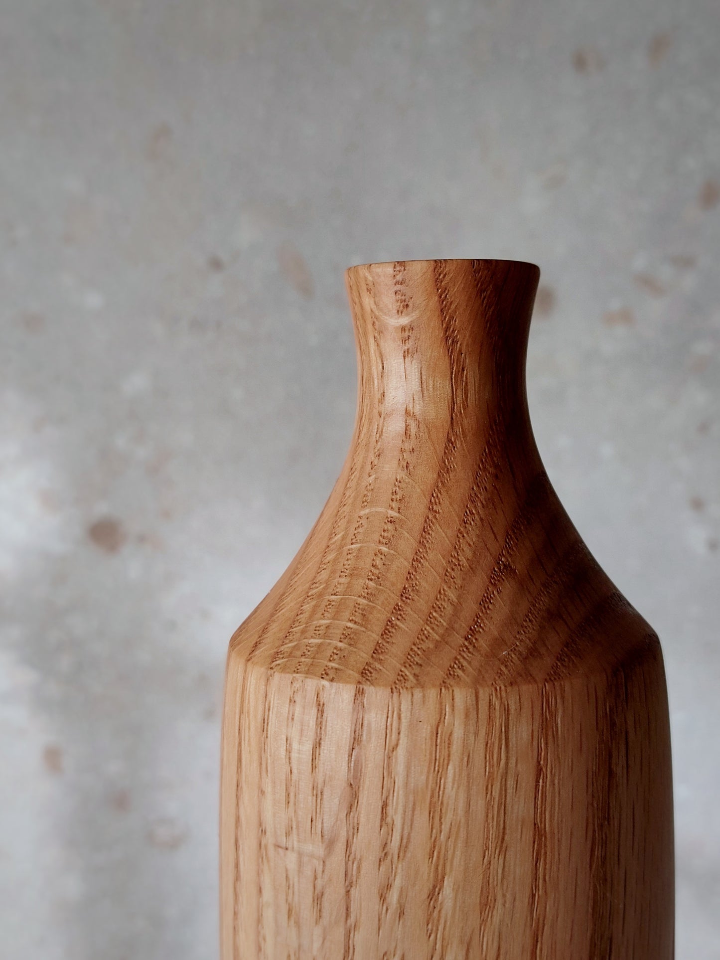 B02 European Oak Wood Vase