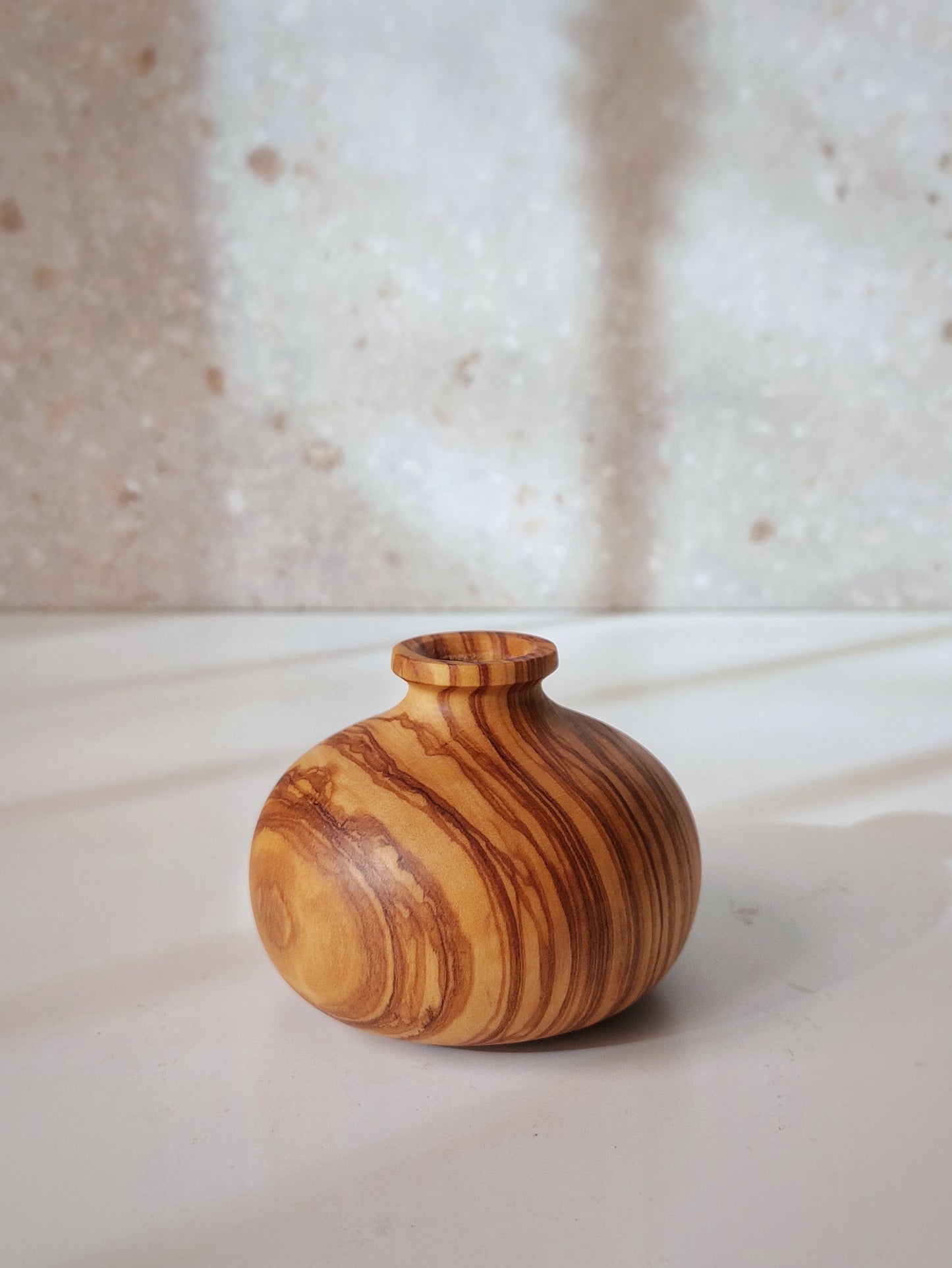 B09 Olive wood vase