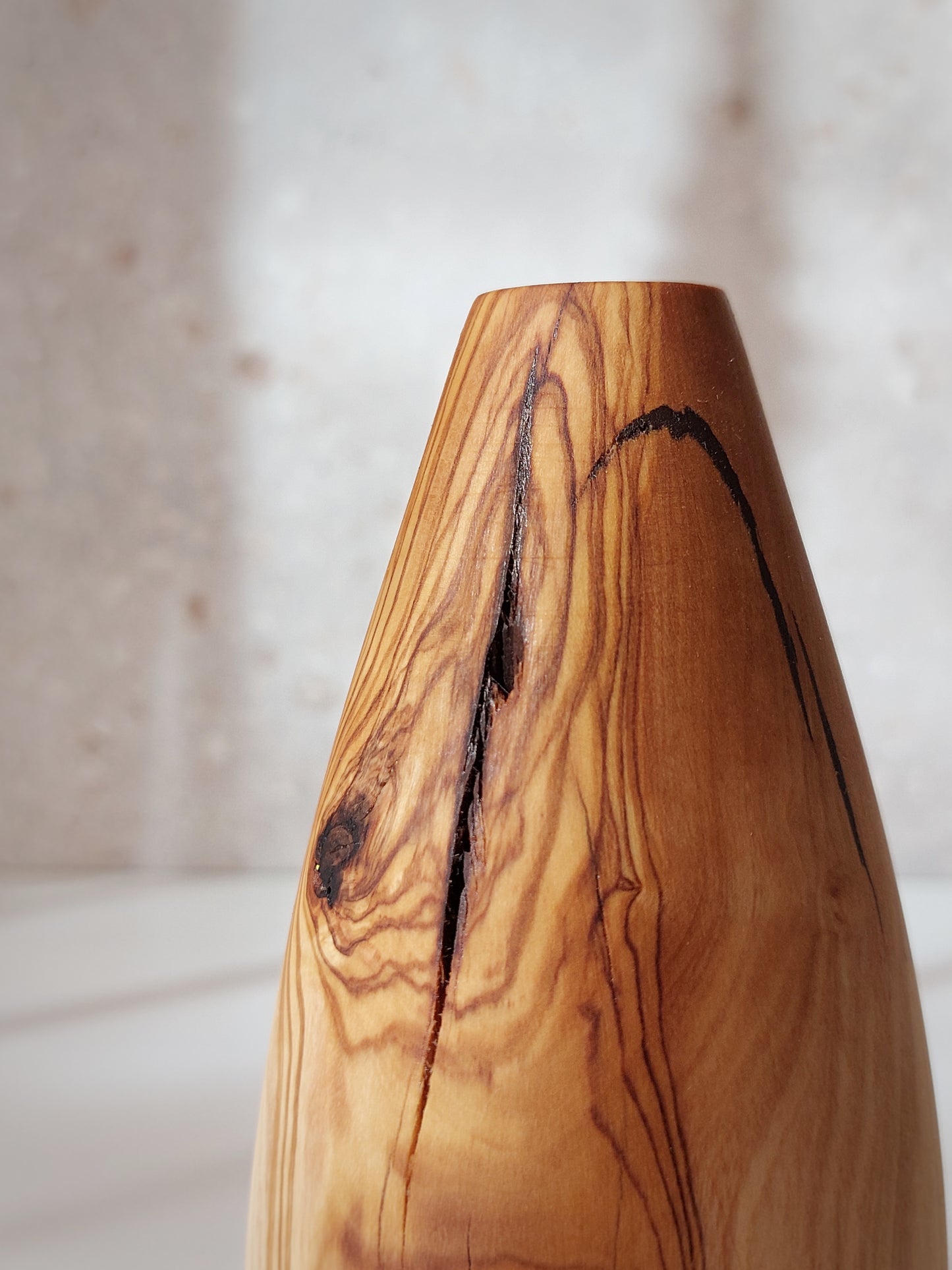 B10 Olive wood vase