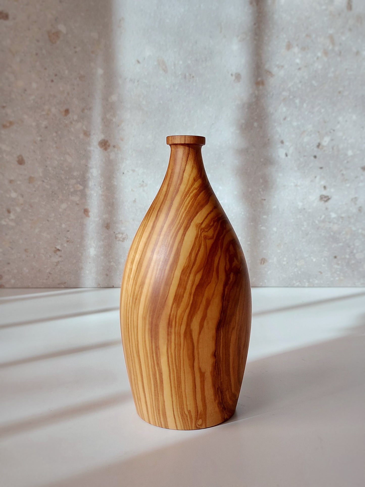 B11 Olive wood vase