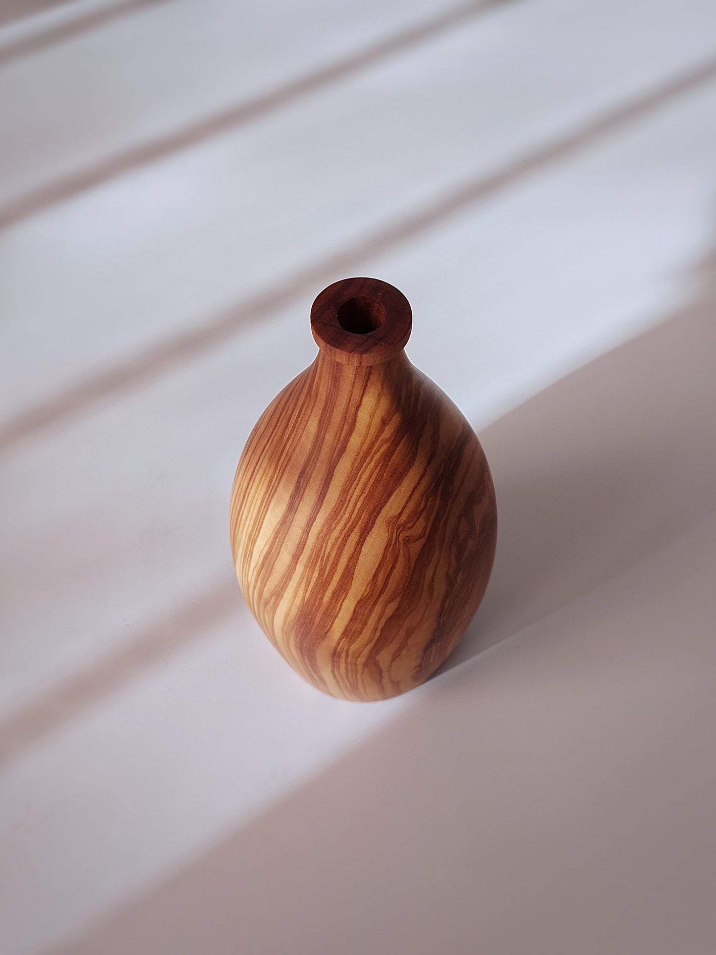 B11 Olive wood vase