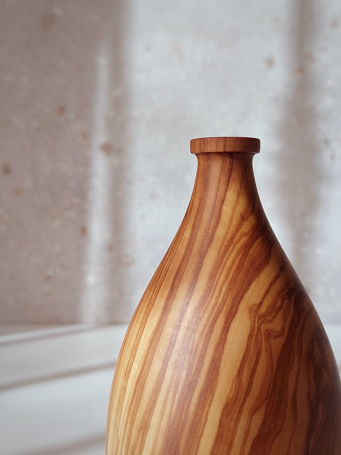 B11 Olive wood vase